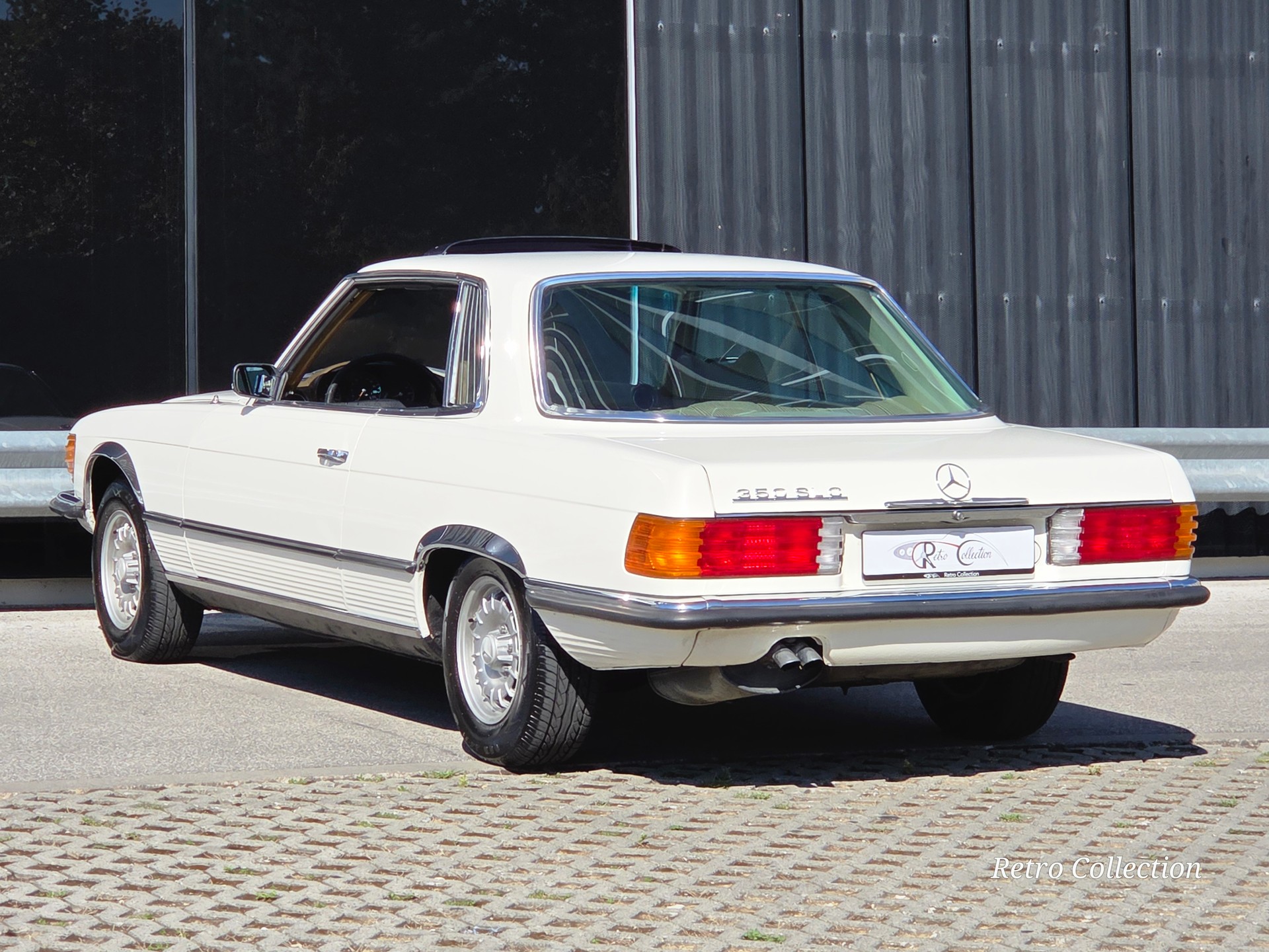 MERCEDES-BENZ 350 SLC - Voiture CH - excellent état - carnet de services - passeport FIVA - toit ouvrant - exp. vétéran 09.2026.-image-4