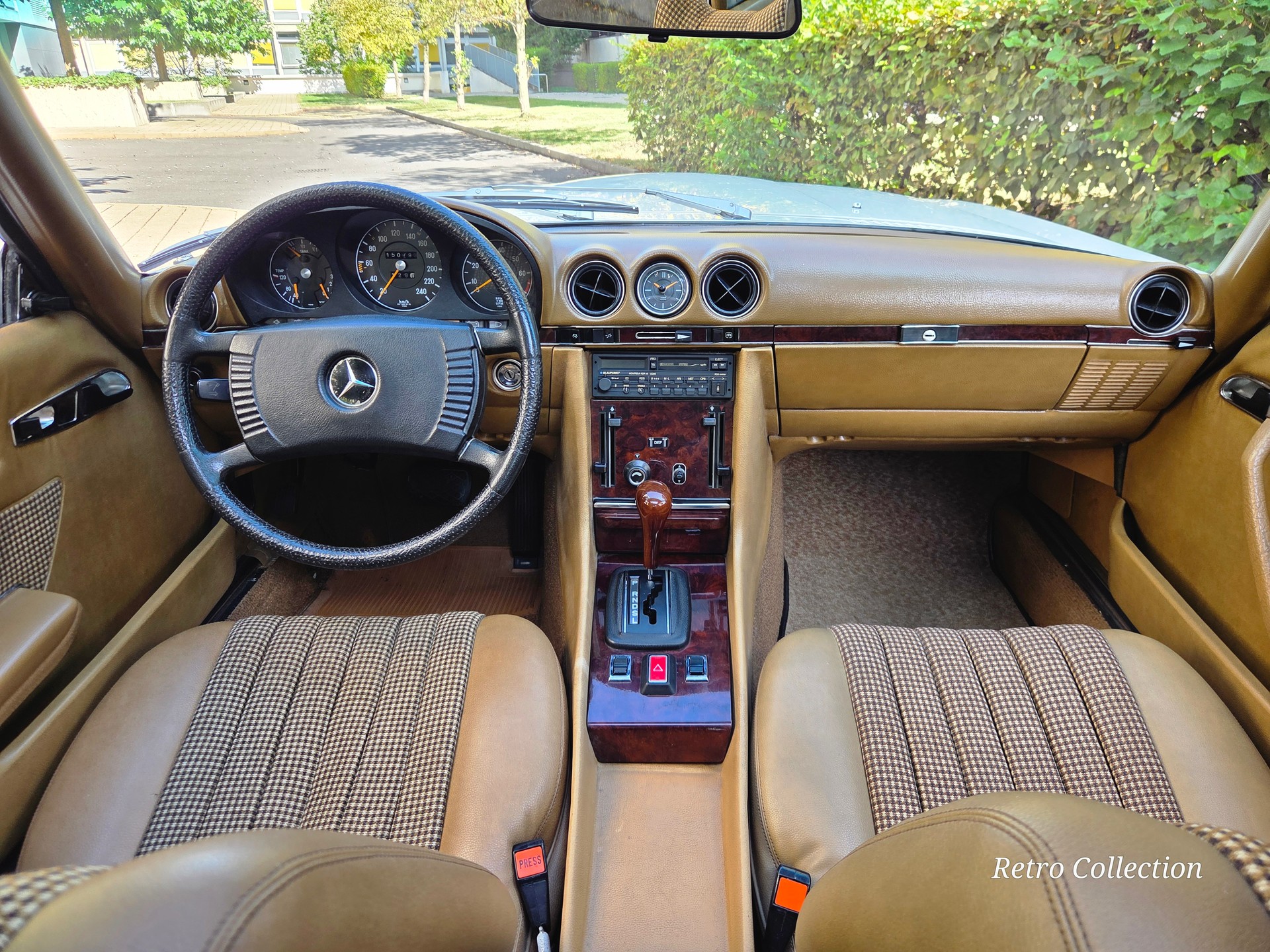 MERCEDES-BENZ 350 SLC - Voiture CH - excellent état - carnet de services - passeport FIVA - toit ouvrant - exp. vétéran 09.2026.-image-9