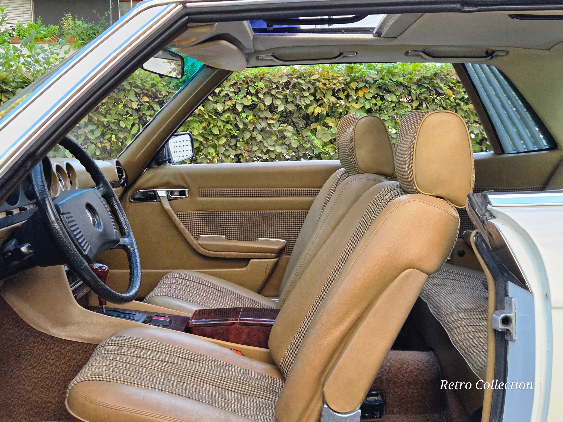 MERCEDES-BENZ 350 SLC - Voiture CH - excellent état - carnet de services - passeport FIVA - toit ouvrant - exp. vétéran 09.2026.-image-11