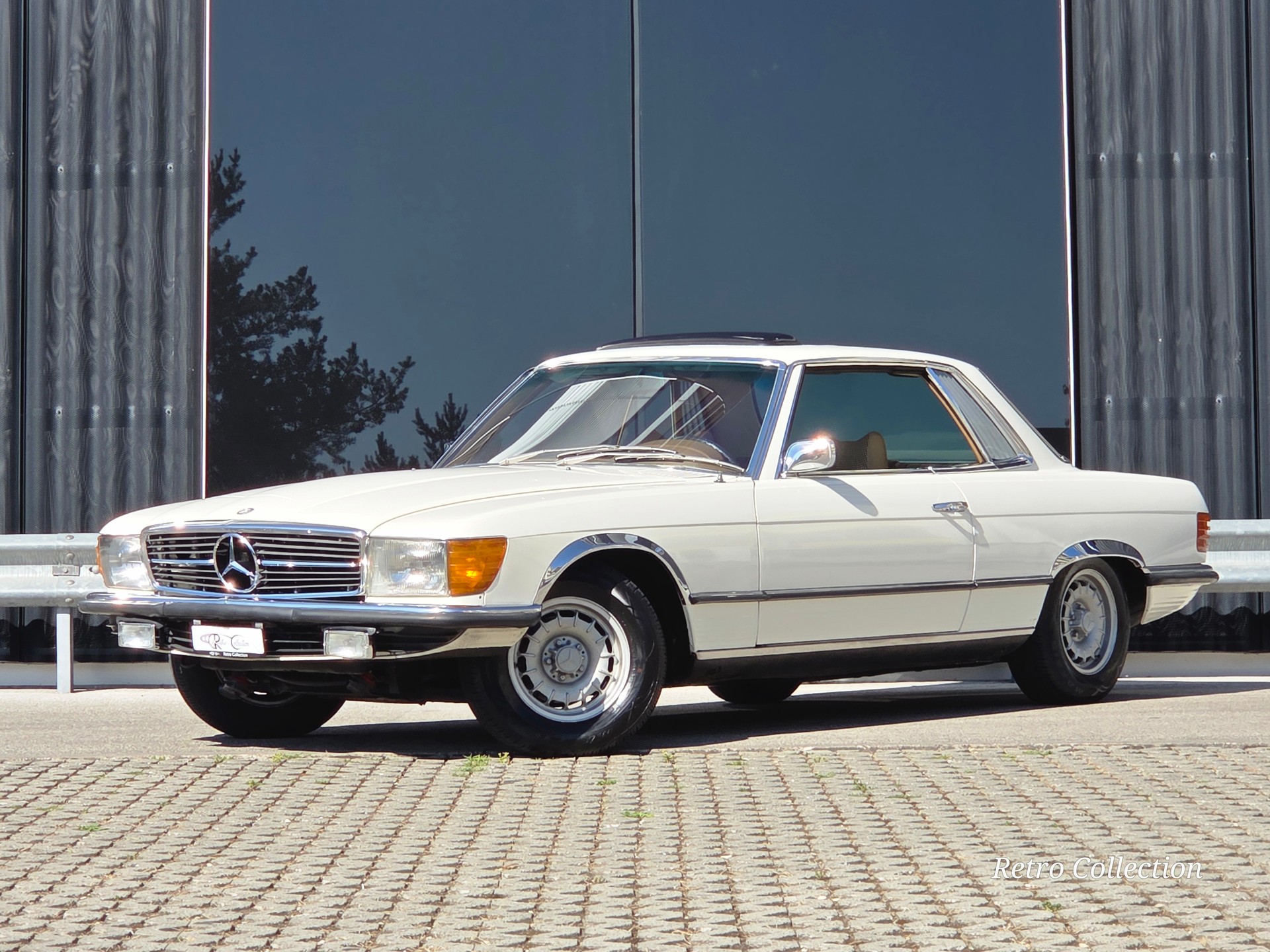 MERCEDES-BENZ 350 SLC - Voiture CH - excellent état - carnet de services - passeport FIVA - toit ouvrant - exp. vétéran 09.2026.