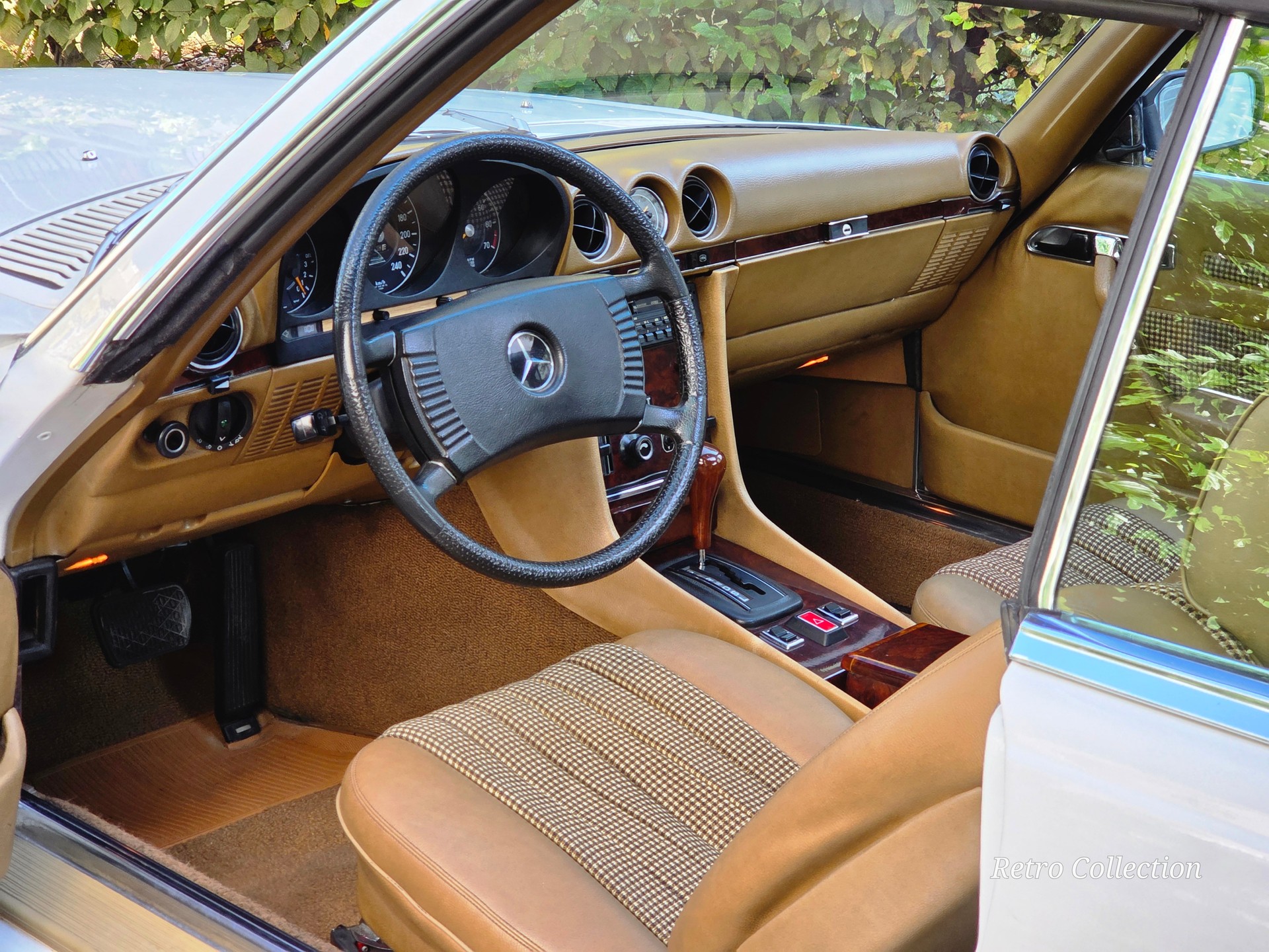 MERCEDES-BENZ 350 SLC - Voiture CH - excellent état - carnet de services - passeport FIVA - toit ouvrant - exp. vétéran 09.2026.-image-8
