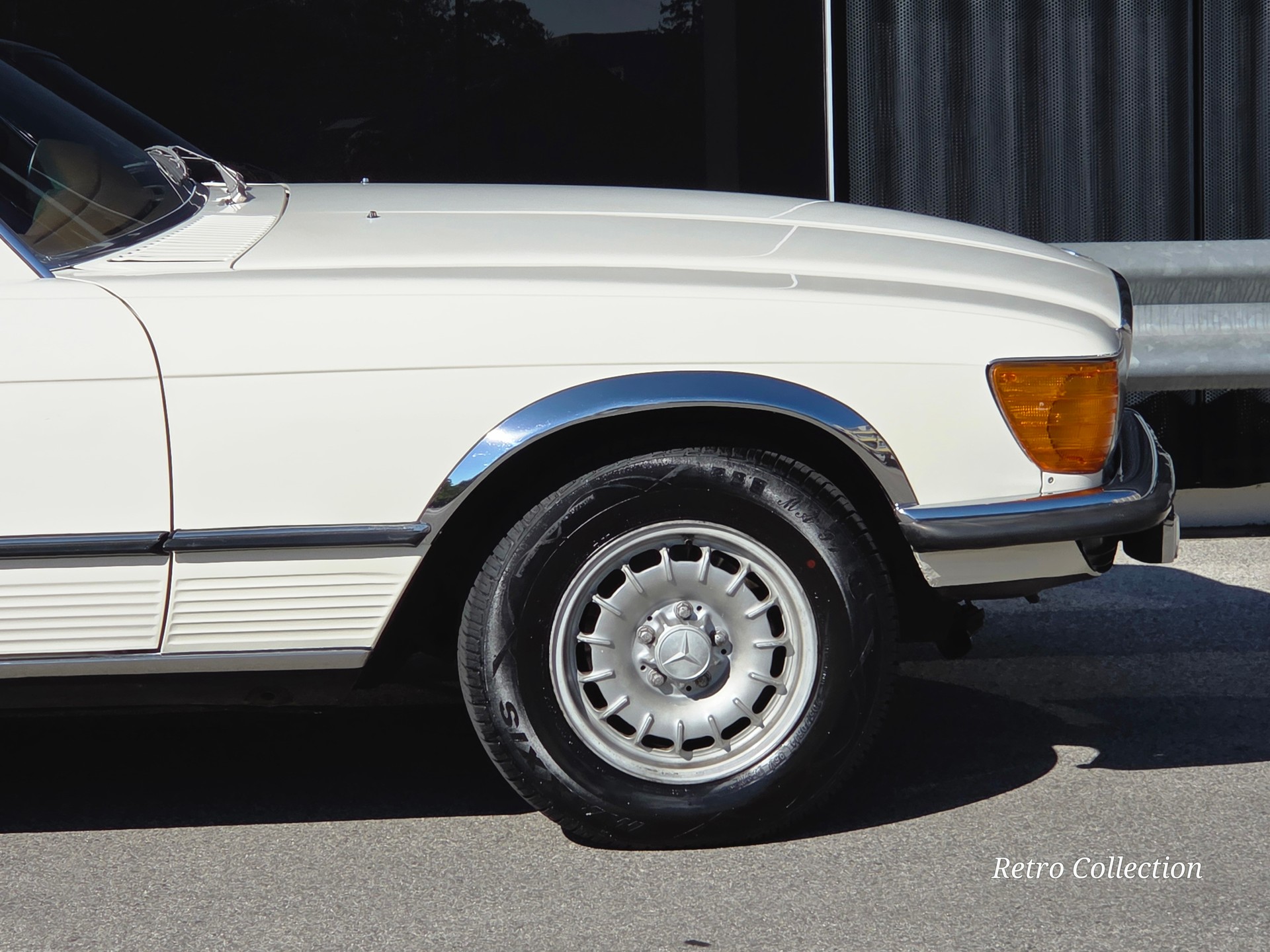 MERCEDES-BENZ 350 SLC - Voiture CH - excellent état - carnet de services - passeport FIVA - toit ouvrant - exp. vétéran 09.2026.-image-6