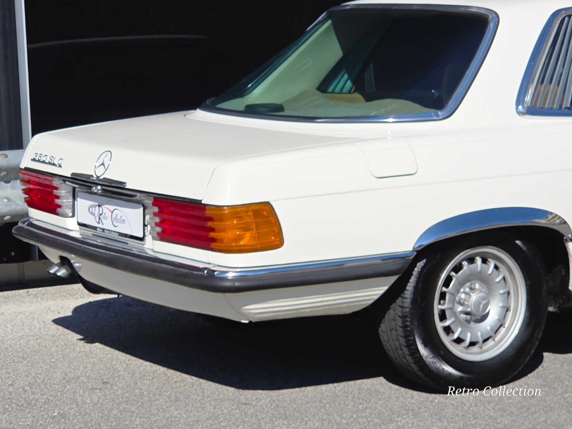 MERCEDES-BENZ 350 SLC - Voiture CH - excellent état - carnet de services - passeport FIVA - toit ouvrant - exp. vétéran 09.2026.-image-7