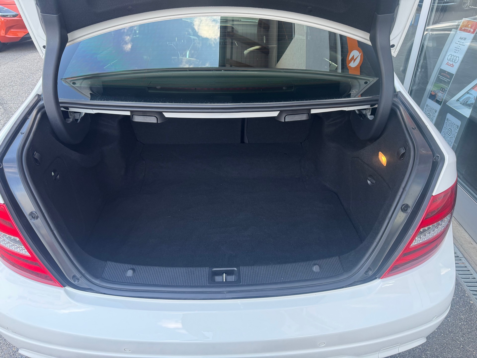 MERCEDES-BENZ C 250 CDI Avantgarde 4Matic 7G-Tronic-image-8