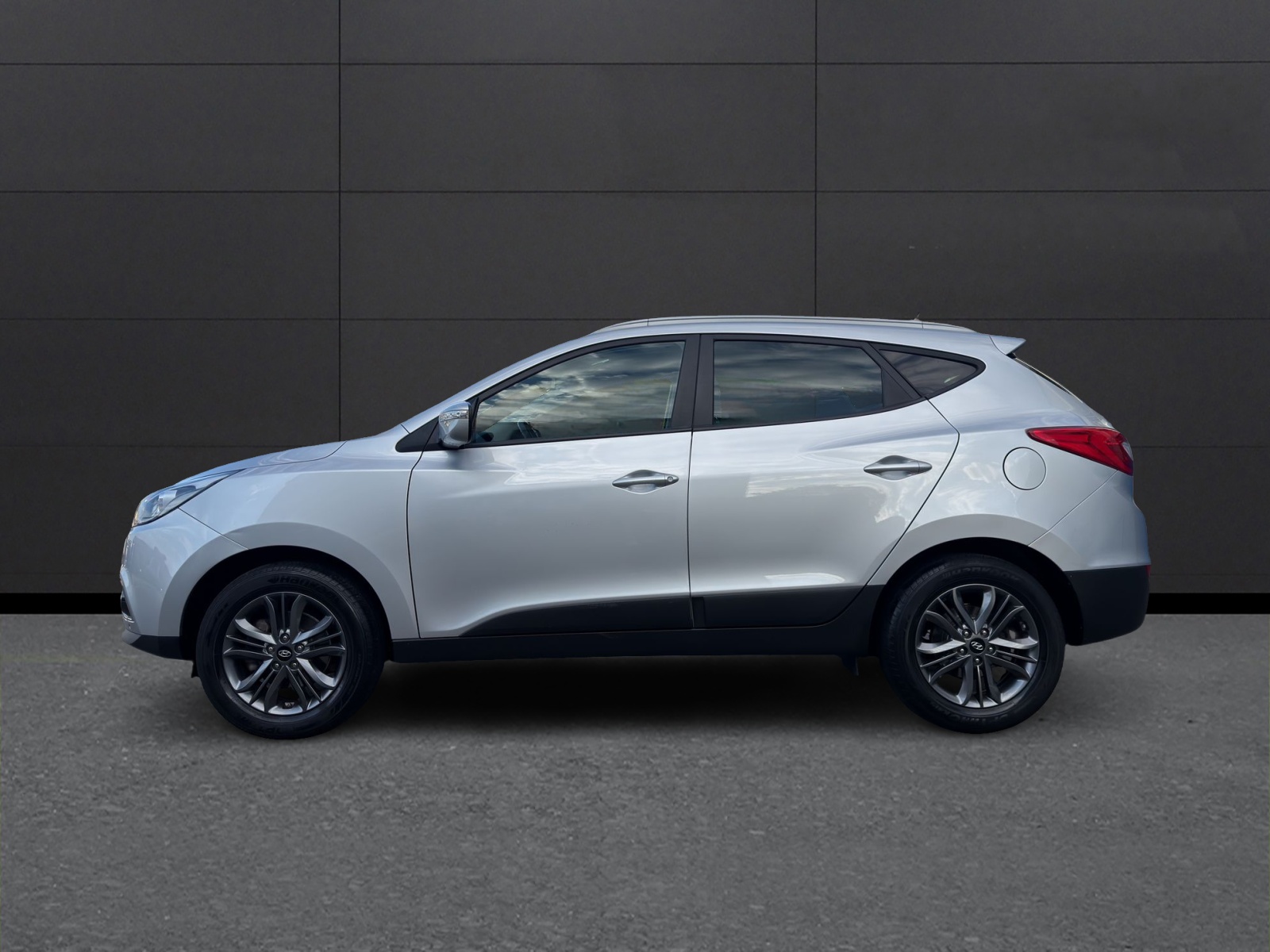 HYUNDAI iX 35 2.0 GDI Style 4WD Automatic-image-1