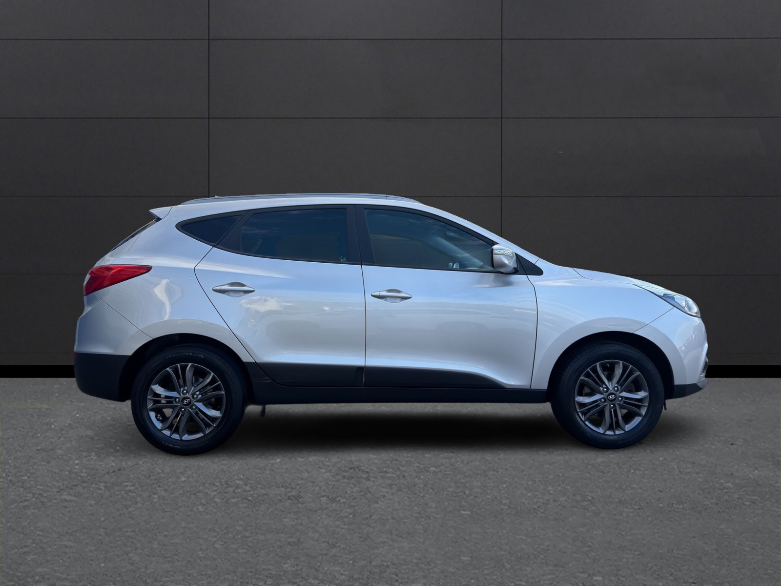 HYUNDAI iX 35 2.0 GDI Style 4WD Automatic-image-5