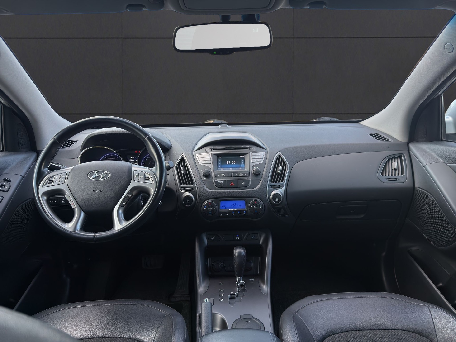 HYUNDAI iX 35 2.0 GDI Style 4WD Automatic-image-9