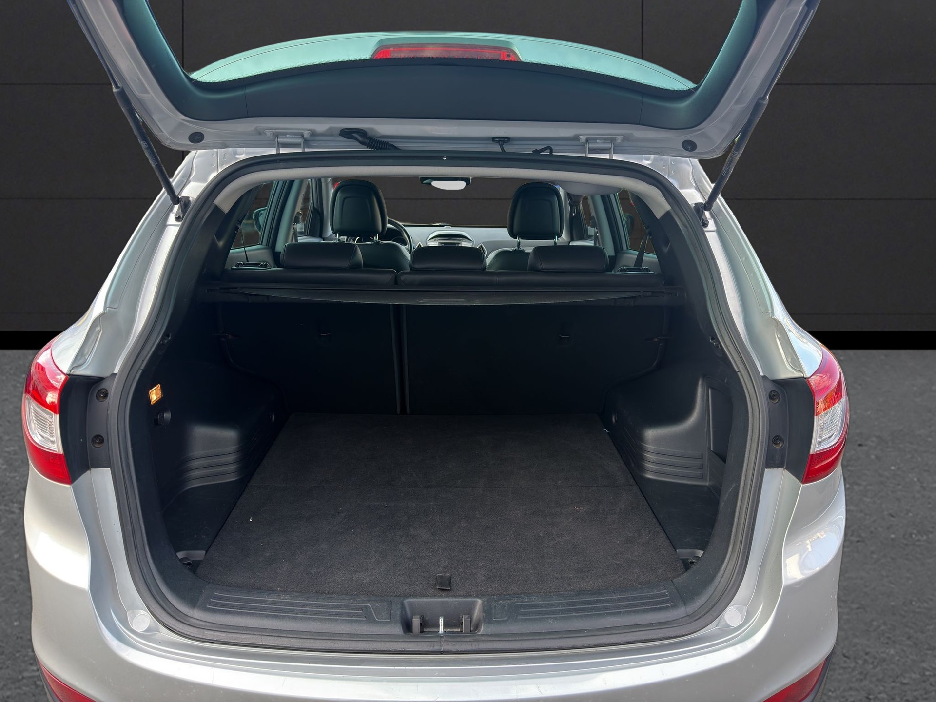 HYUNDAI iX 35 2.0 GDI Style 4WD Automatic-image-14