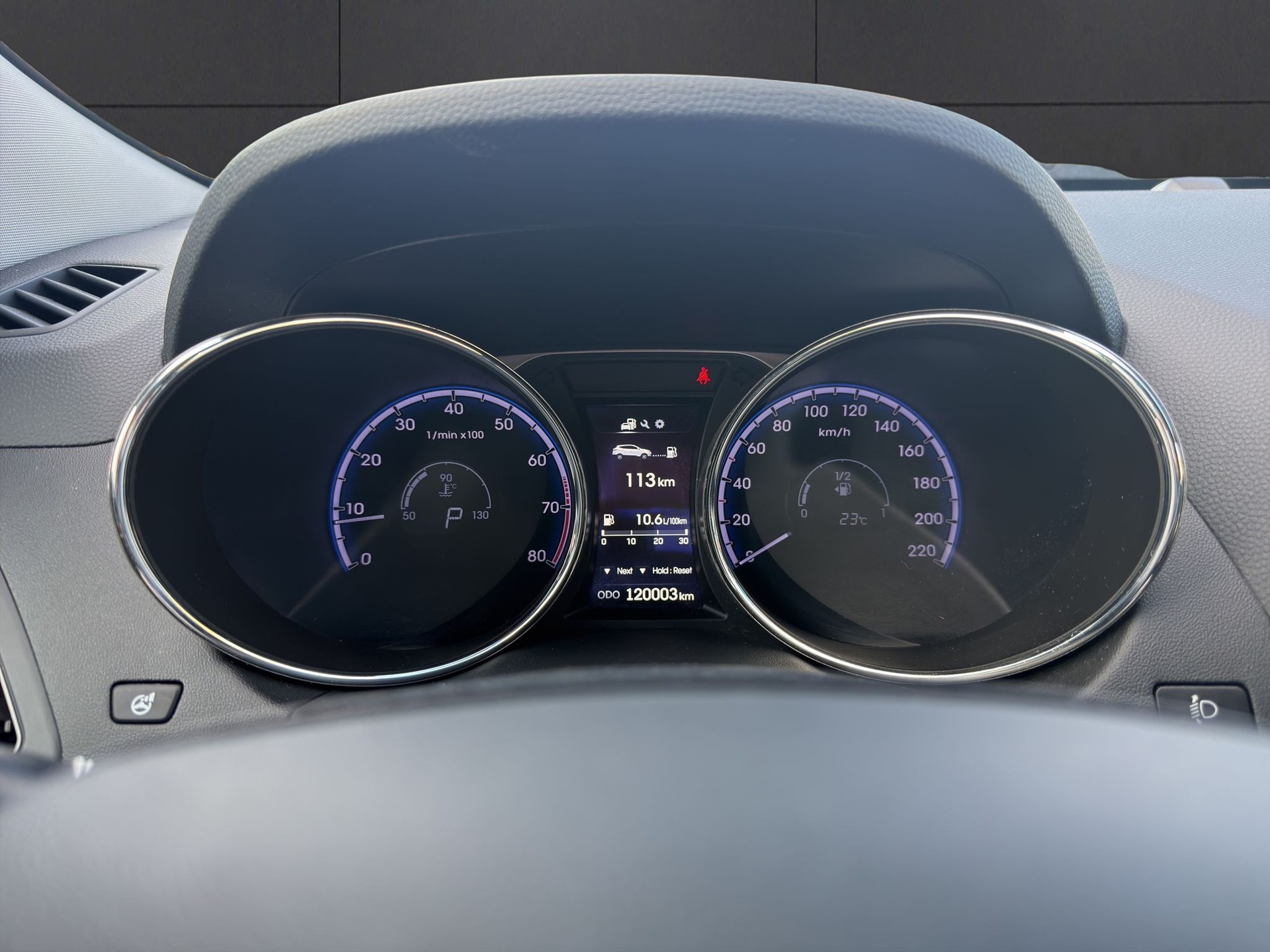 HYUNDAI iX 35 2.0 GDI Style 4WD Automatic-image-11