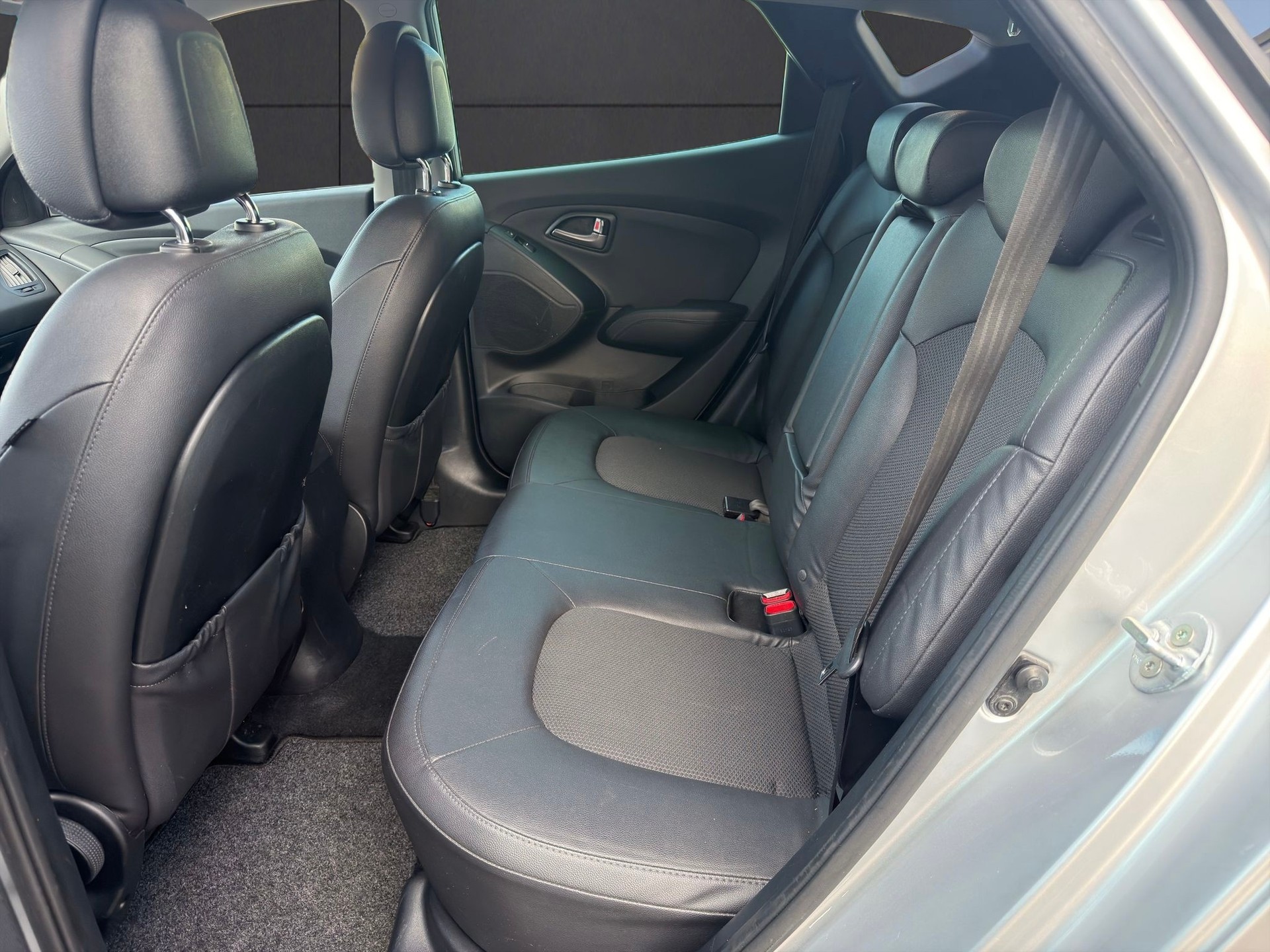 HYUNDAI iX 35 2.0 GDI Style 4WD Automatic-image-13