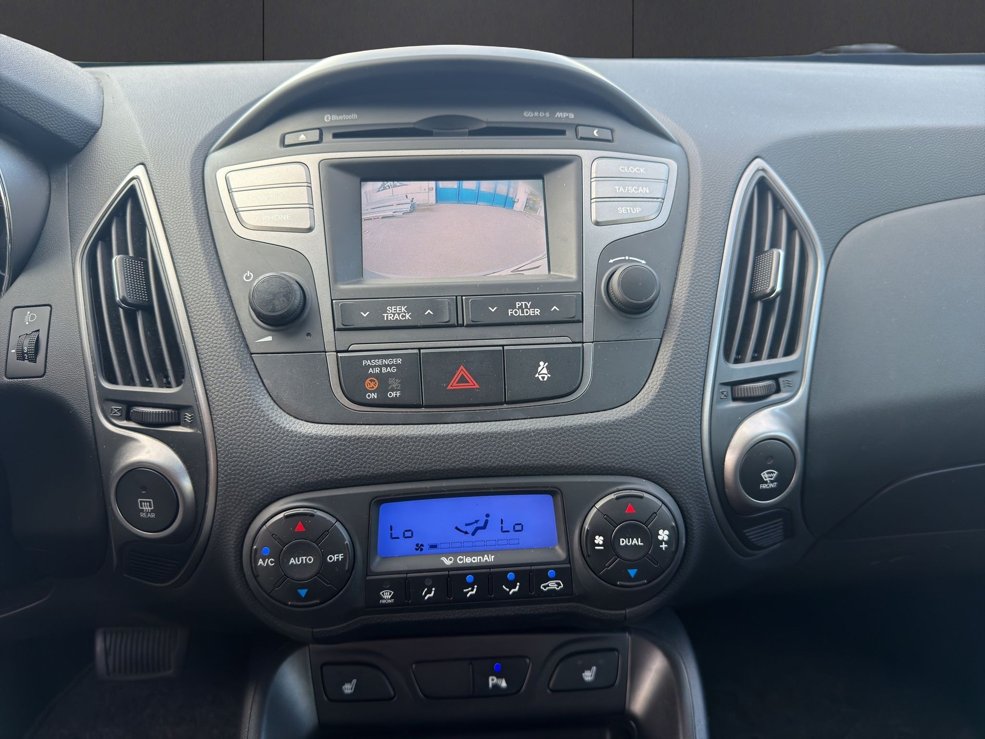 HYUNDAI iX 35 2.0 GDI Style 4WD Automatic-image-12