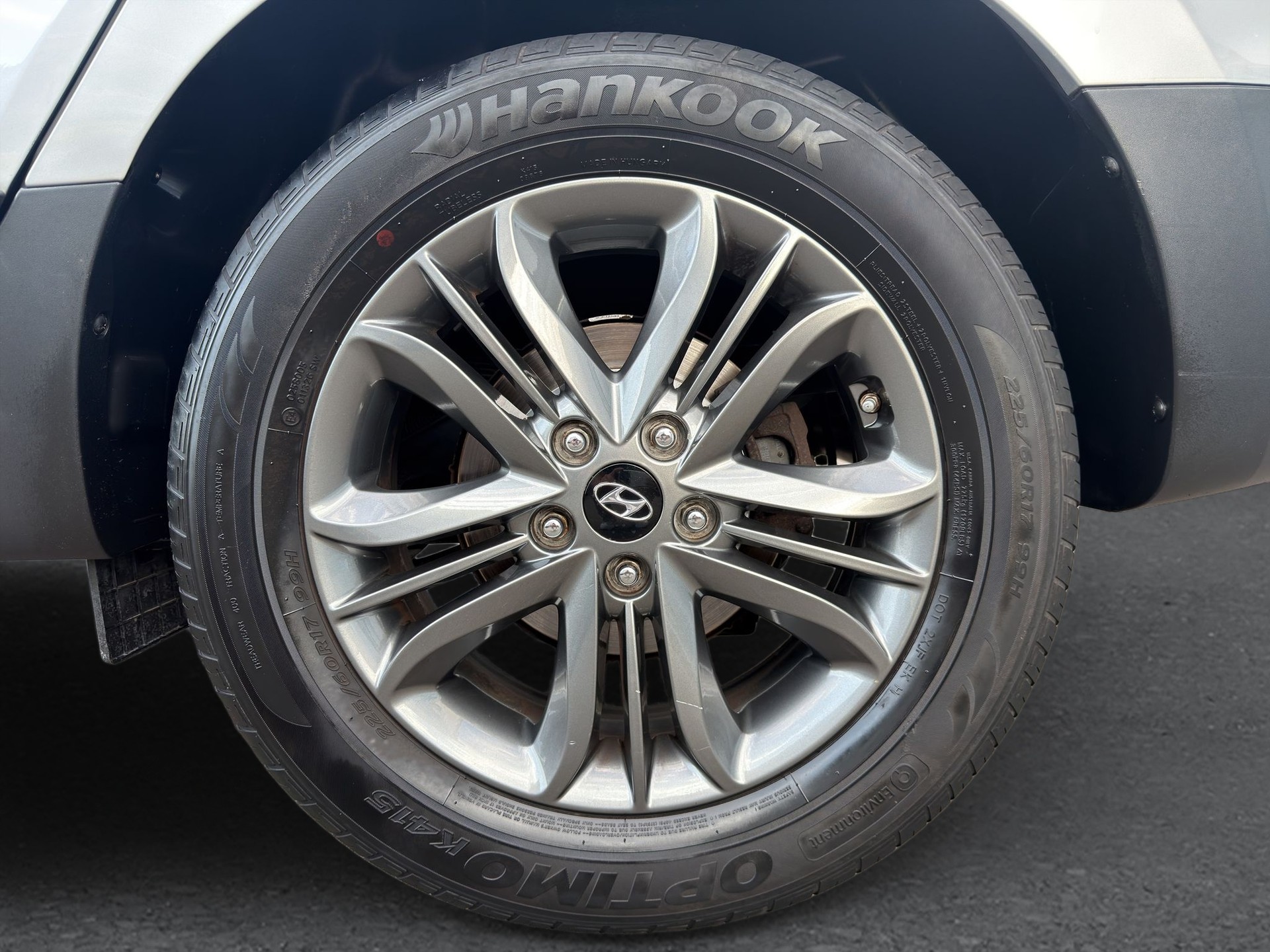 HYUNDAI iX 35 2.0 GDI Style 4WD Automatic-image-15