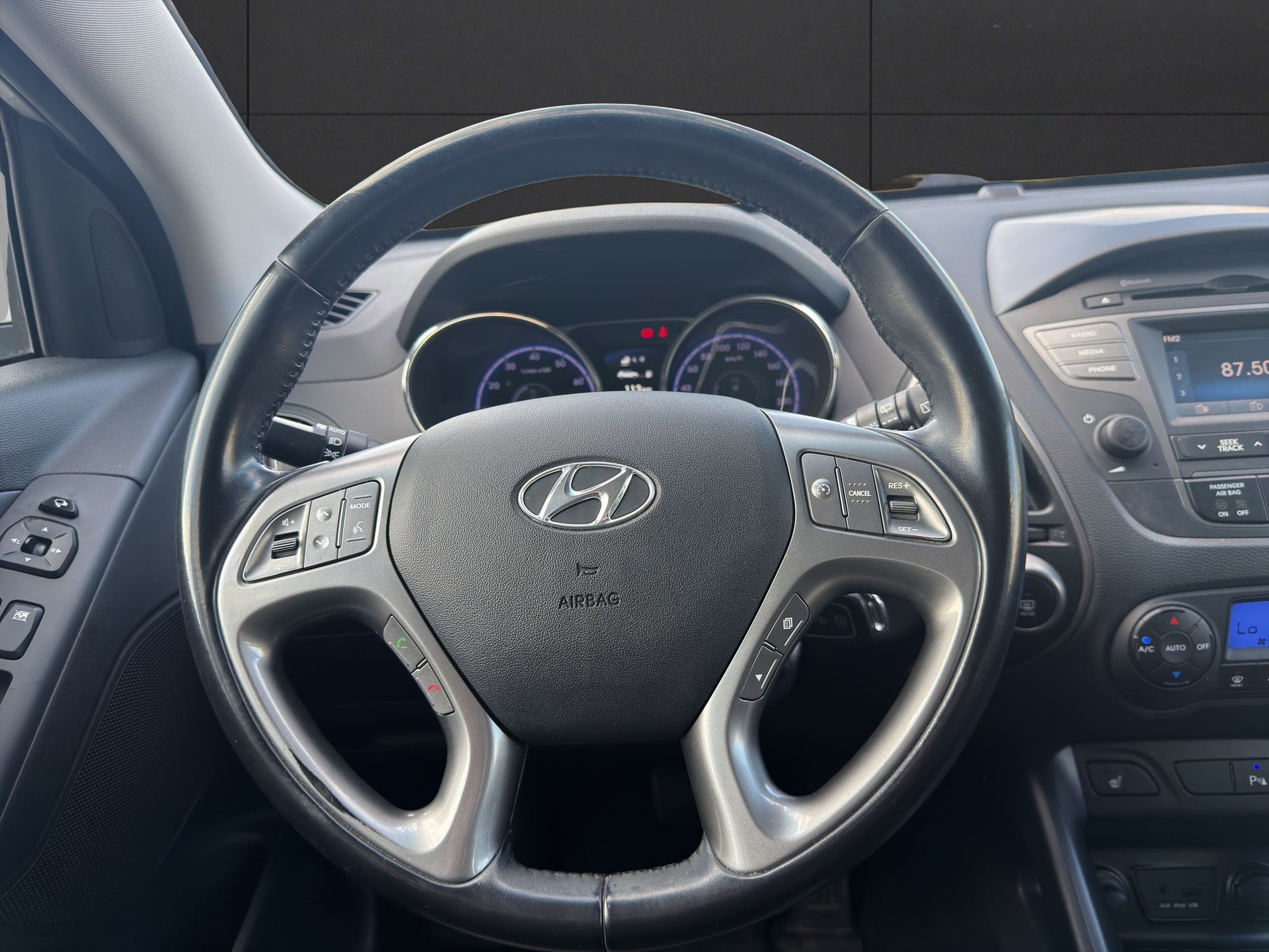 HYUNDAI iX 35 2.0 GDI Style 4WD Automatic-image-10