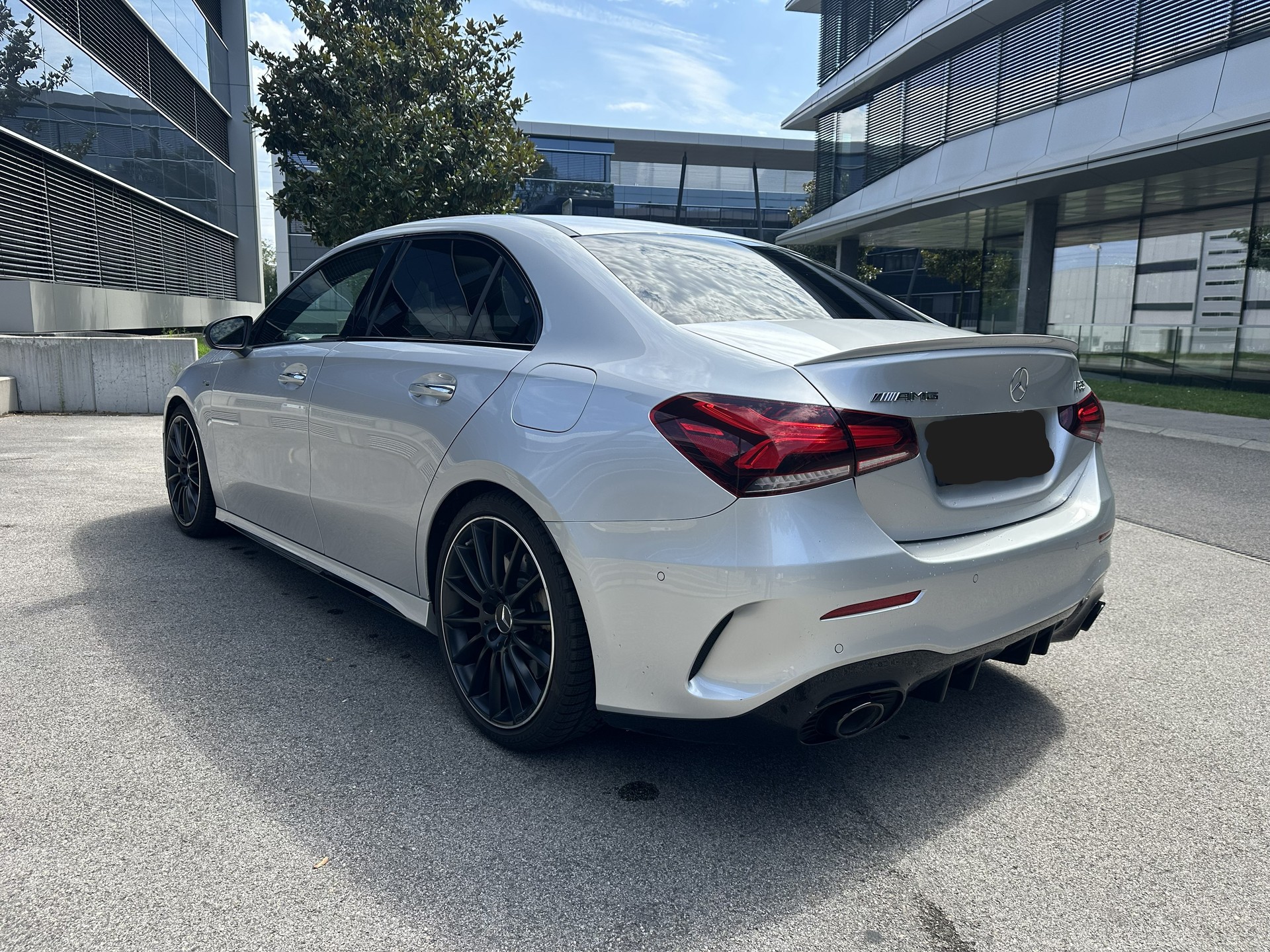 MERCEDES-BENZ A 35 AMG 4matic-image-2