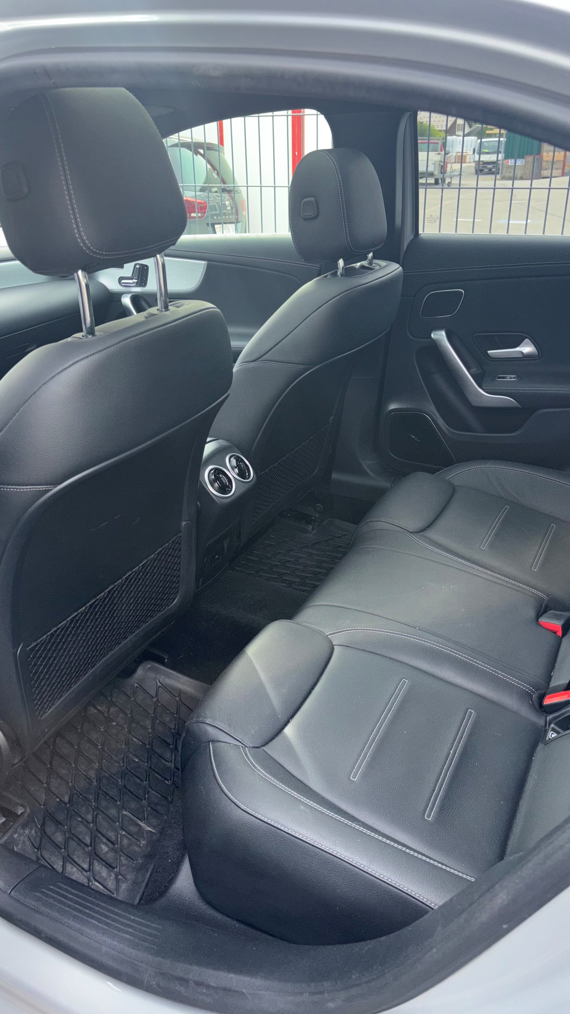 MERCEDES-BENZ A 35 AMG 4matic-image-5