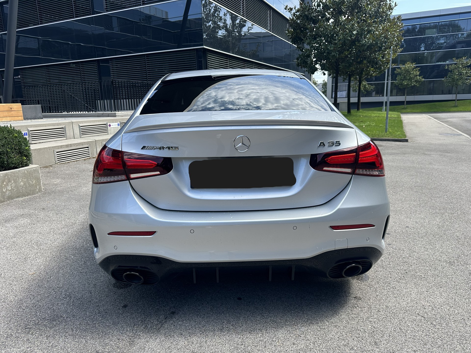 MERCEDES-BENZ A 35 AMG 4matic-image-3