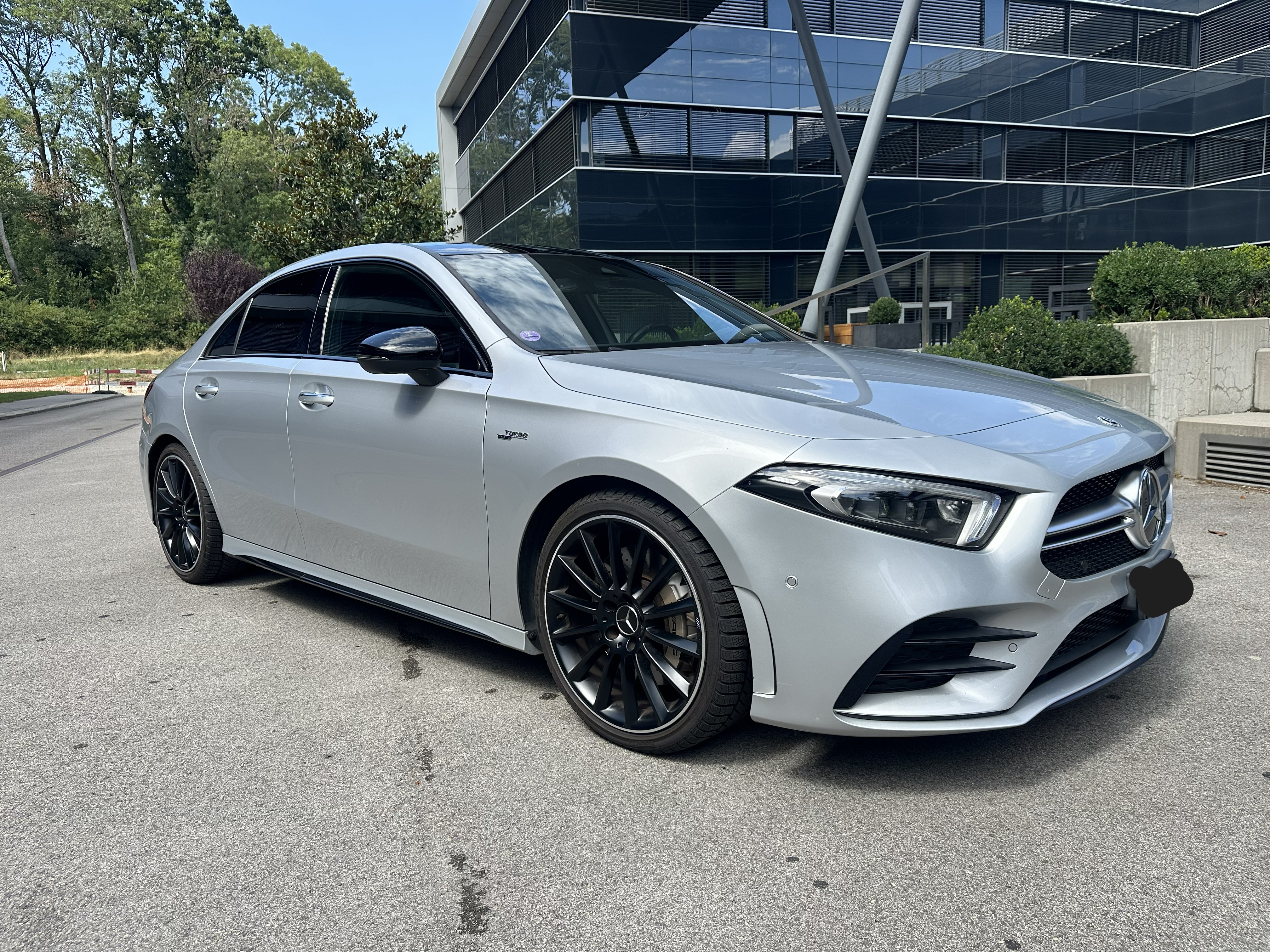 MERCEDES-BENZ A 35 AMG 4matic — slika 1