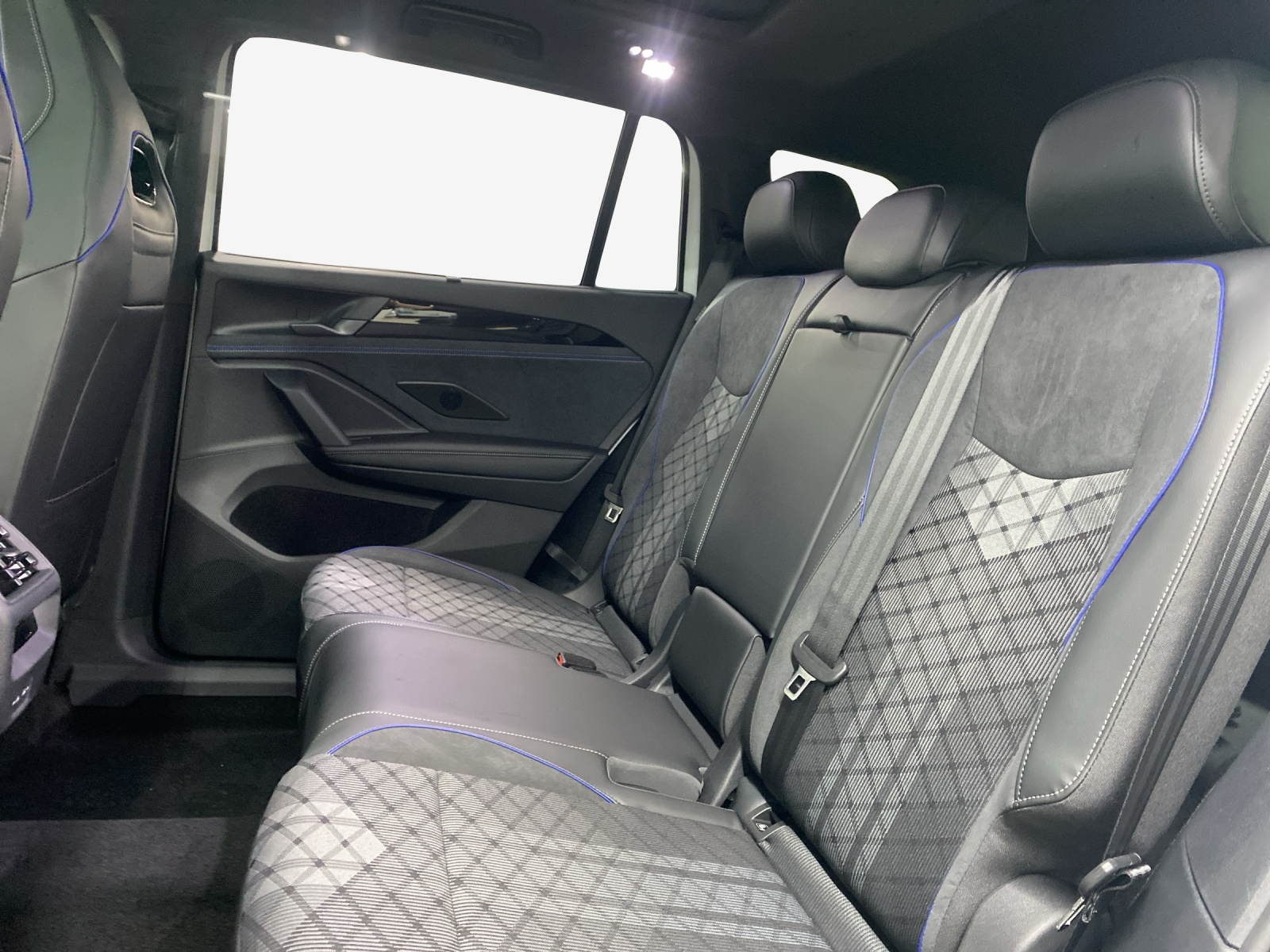 VW Tayron 2.0 TSI R-Line DSG 4Motion-image-11