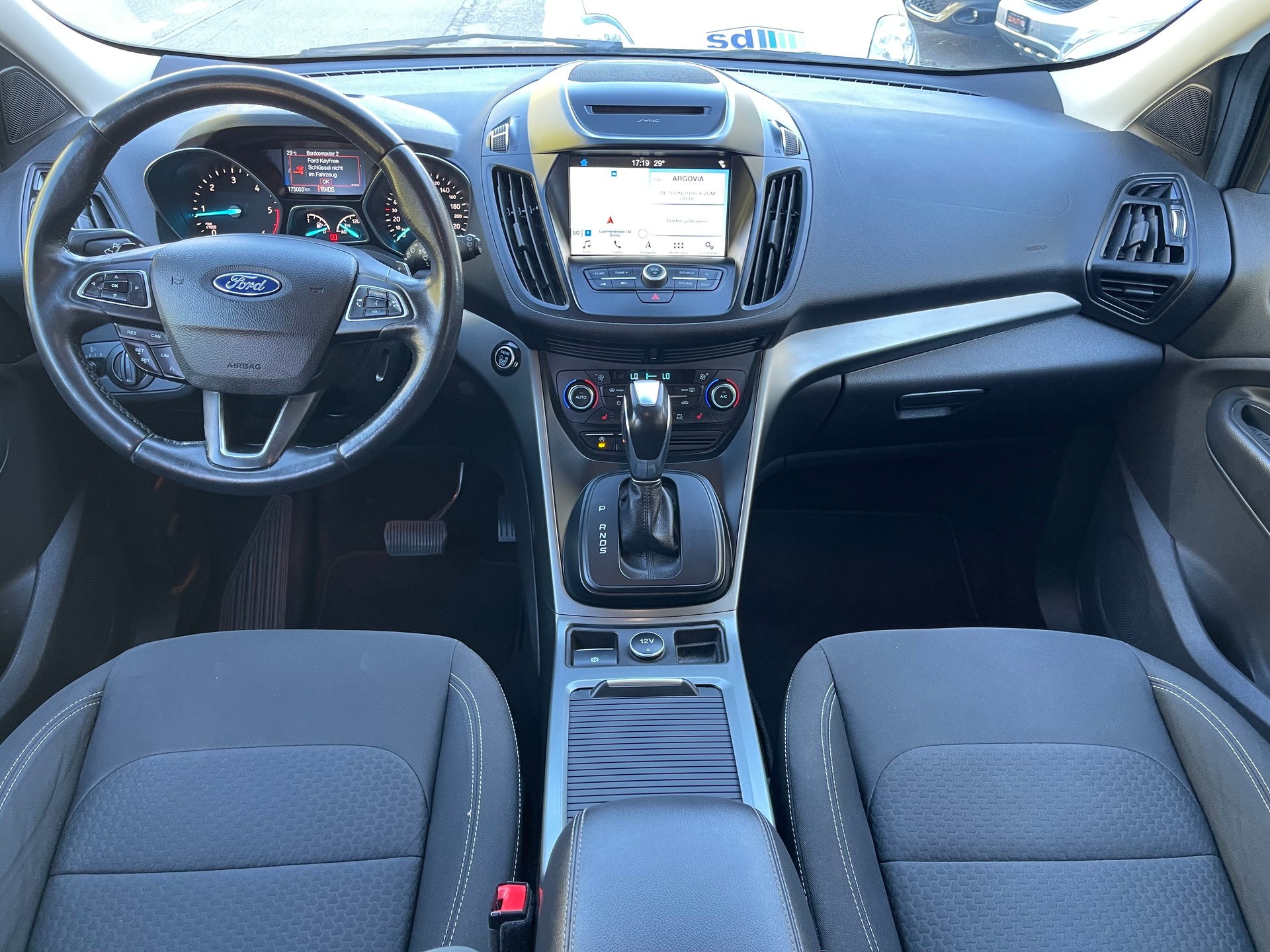 FORD Kuga 2.0 TDCi Trend 2WD PowerShift-image-10