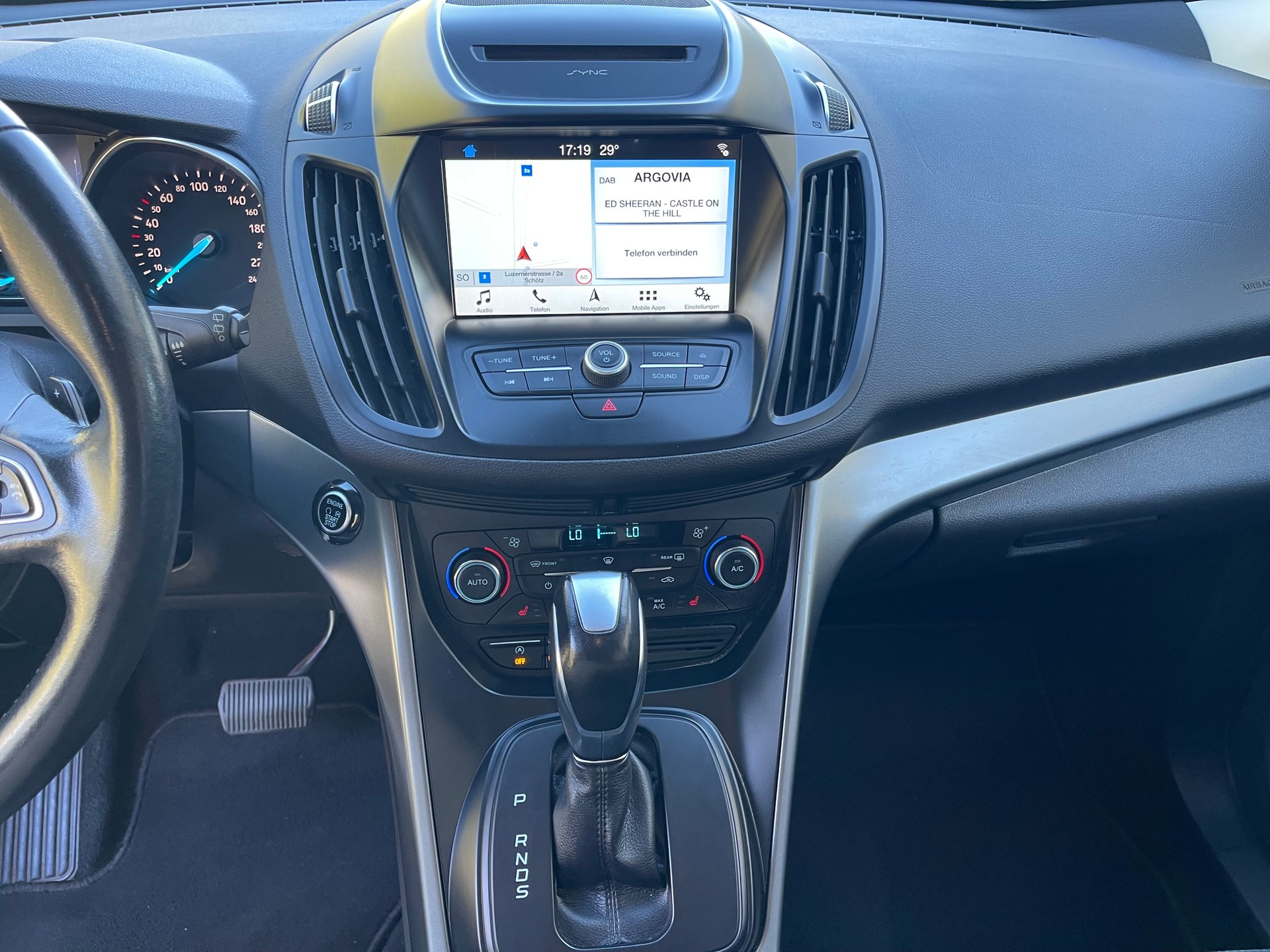 FORD Kuga 2.0 TDCi Trend 2WD PowerShift-image-11