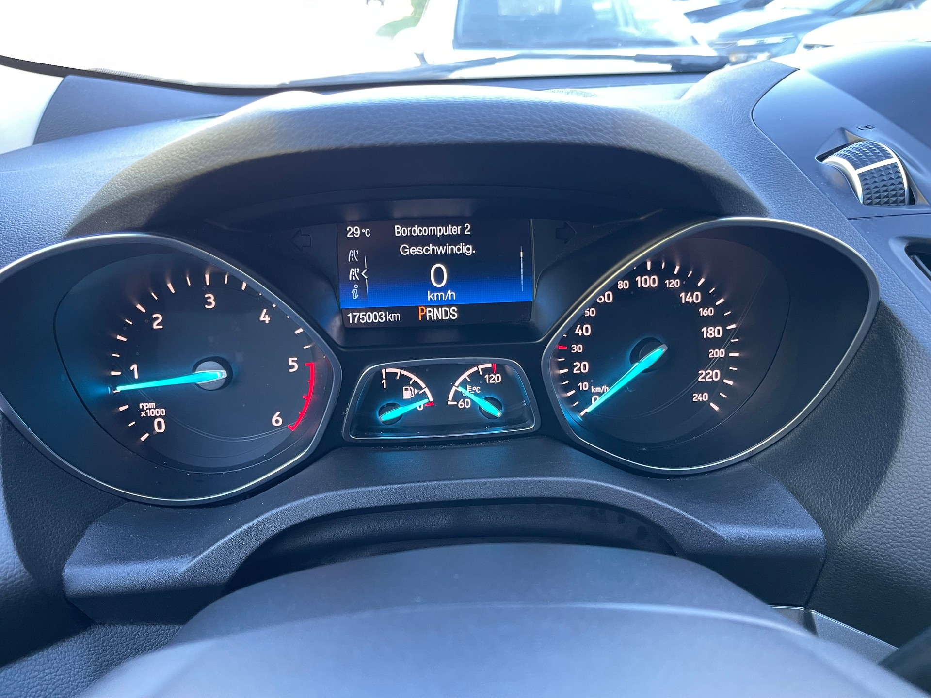 FORD Kuga 2.0 TDCi Trend 2WD PowerShift-image-13
