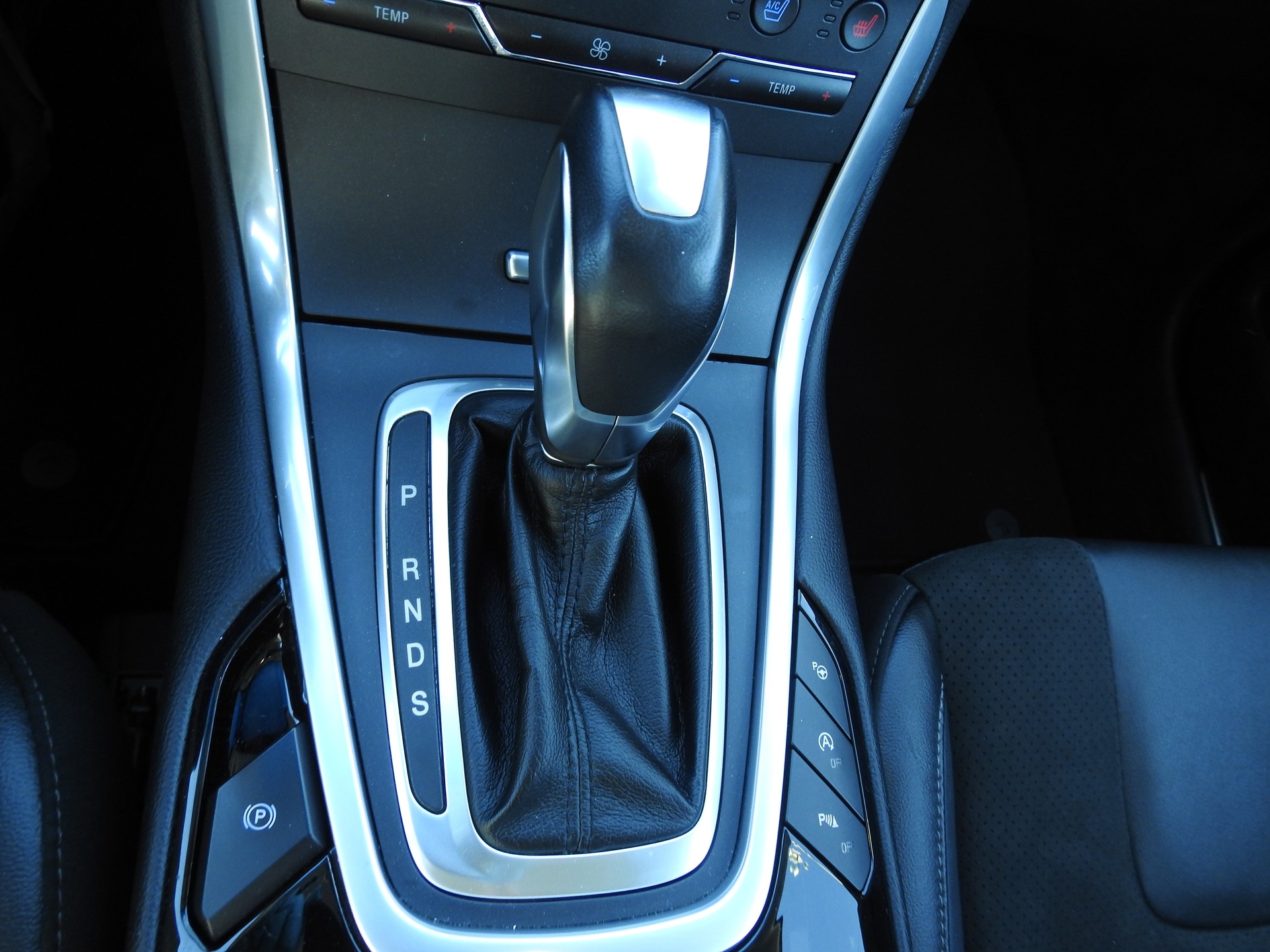 FORD Edge 2.0 TDCi ST-Line 4WD PowerShift-image-22