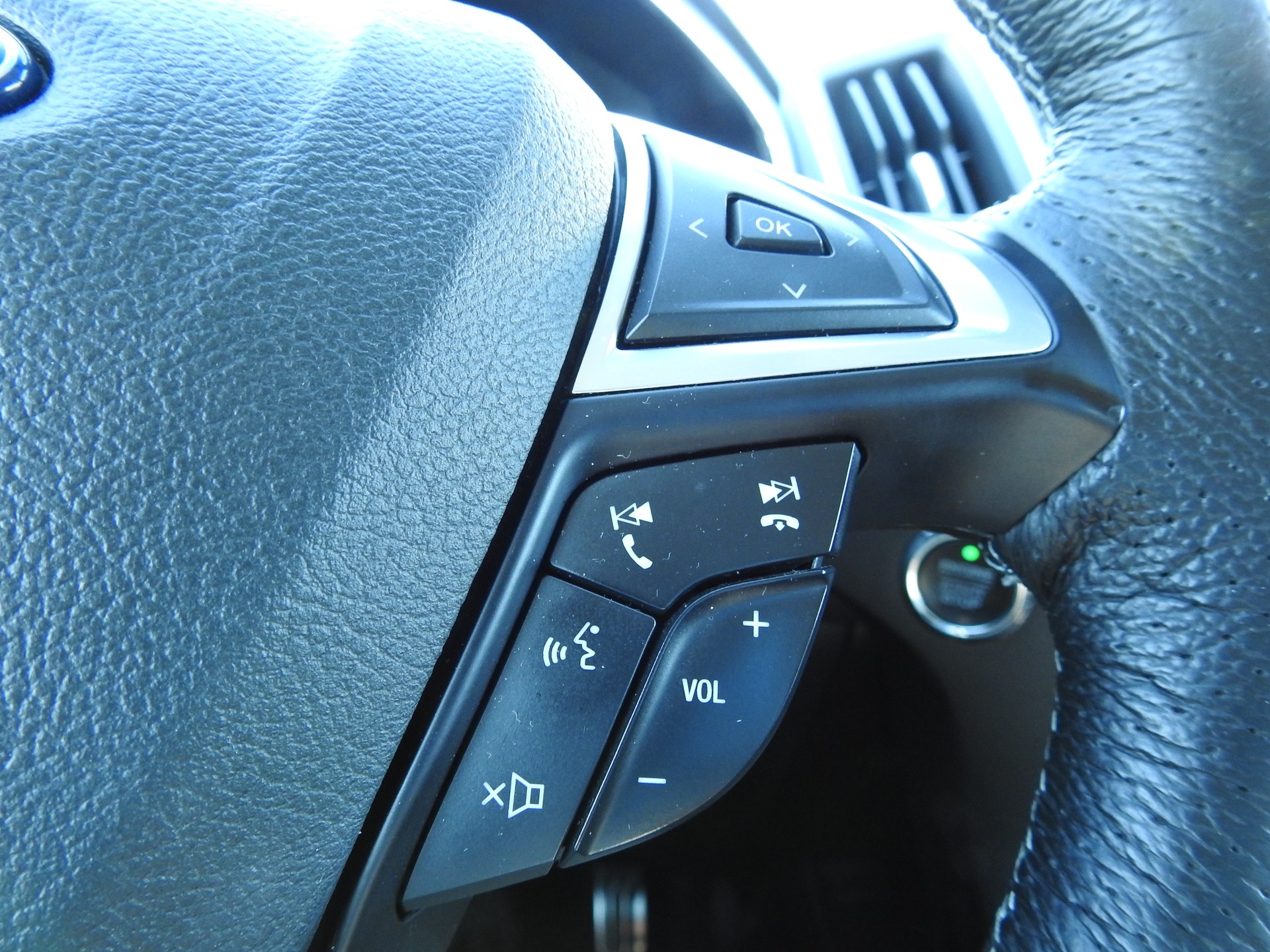 FORD Edge 2.0 TDCi ST-Line 4WD PowerShift-image-26