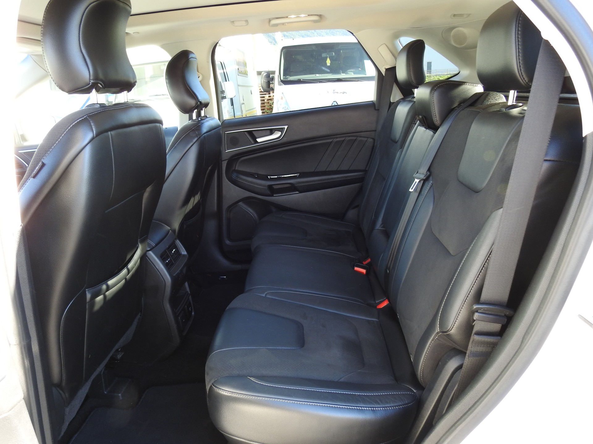 FORD Edge 2.0 TDCi ST-Line 4WD PowerShift-image-16