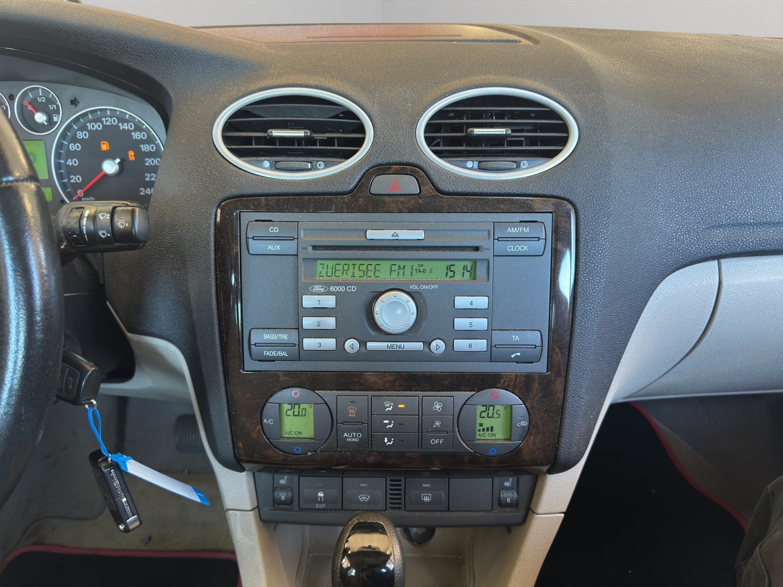 FORD Focus 2.0i Titanium-image-15