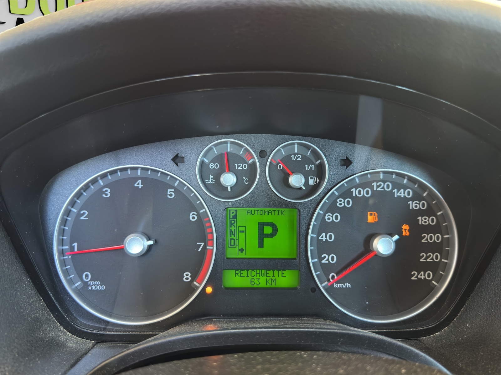 FORD Focus 2.0i Titanium-image-18