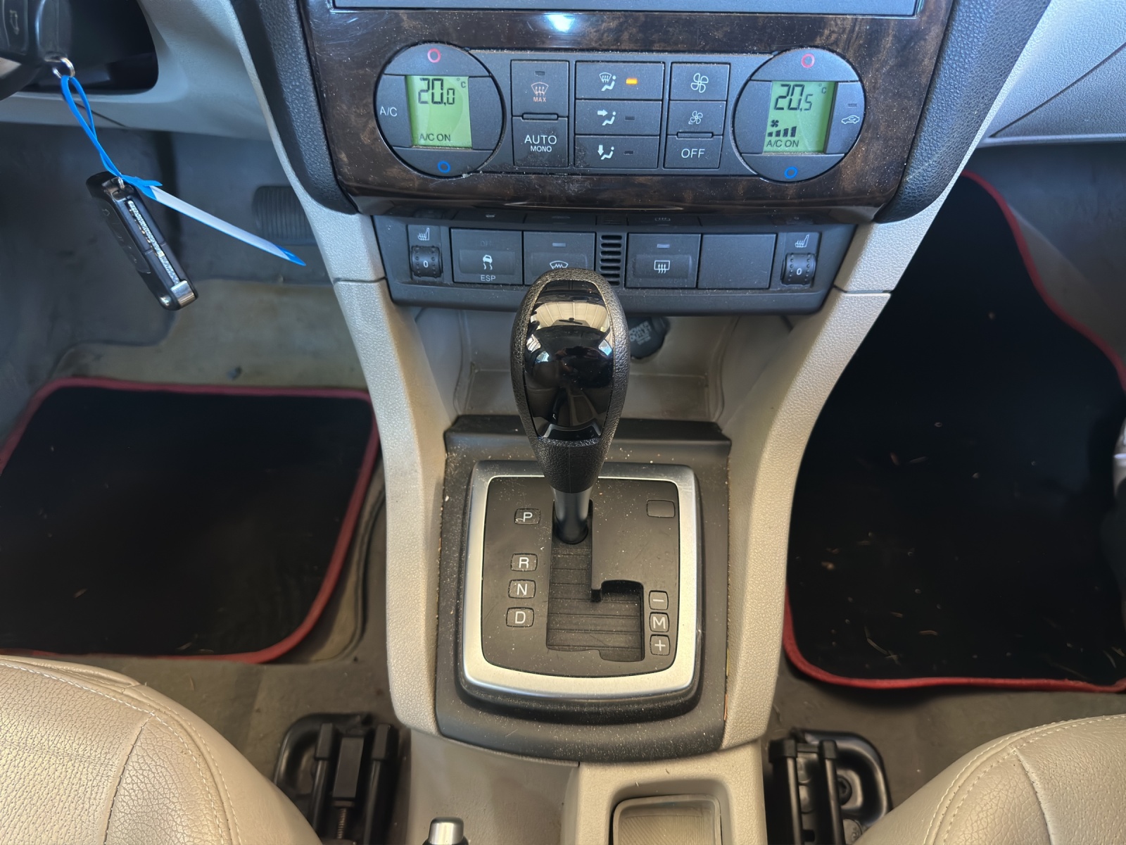 FORD Focus 2.0i Titanium-image-14