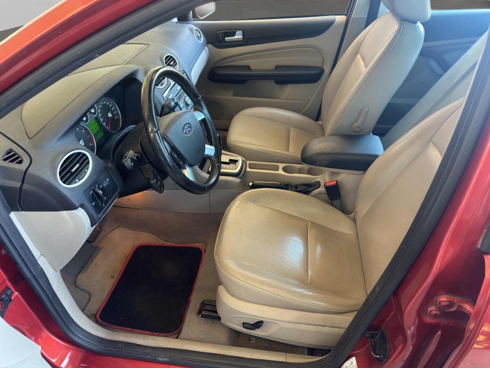 FORD Focus 2.0i Titanium-image-9