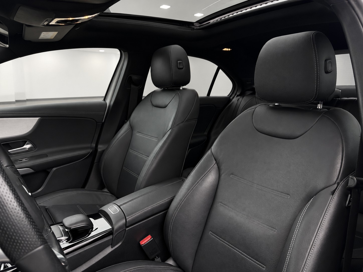 MERCEDES-BENZ A 250 4Matic AMG Line Limousine 7G-DCT *Sedan*CH-Fahrzeug*-image-4