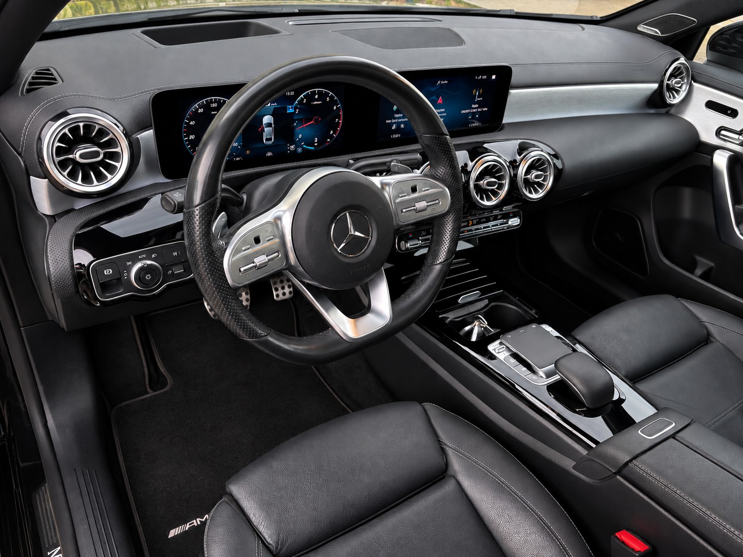 MERCEDES-BENZ A 250 4Matic AMG Line Limousine 7G-DCT *Sedan*CH-Fahrzeug*-image-3