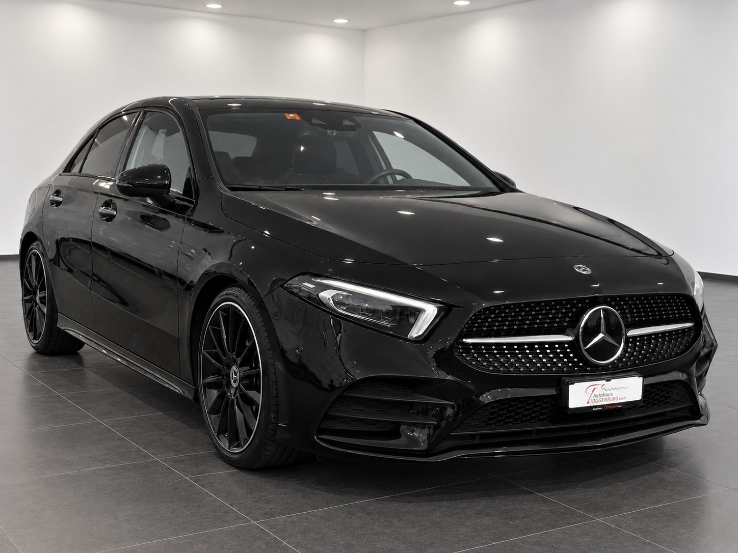 MERCEDES-BENZ A 250 4Matic AMG Line Limousine 7G-DCT *Sedan*CH-Fahrzeug*-image-0