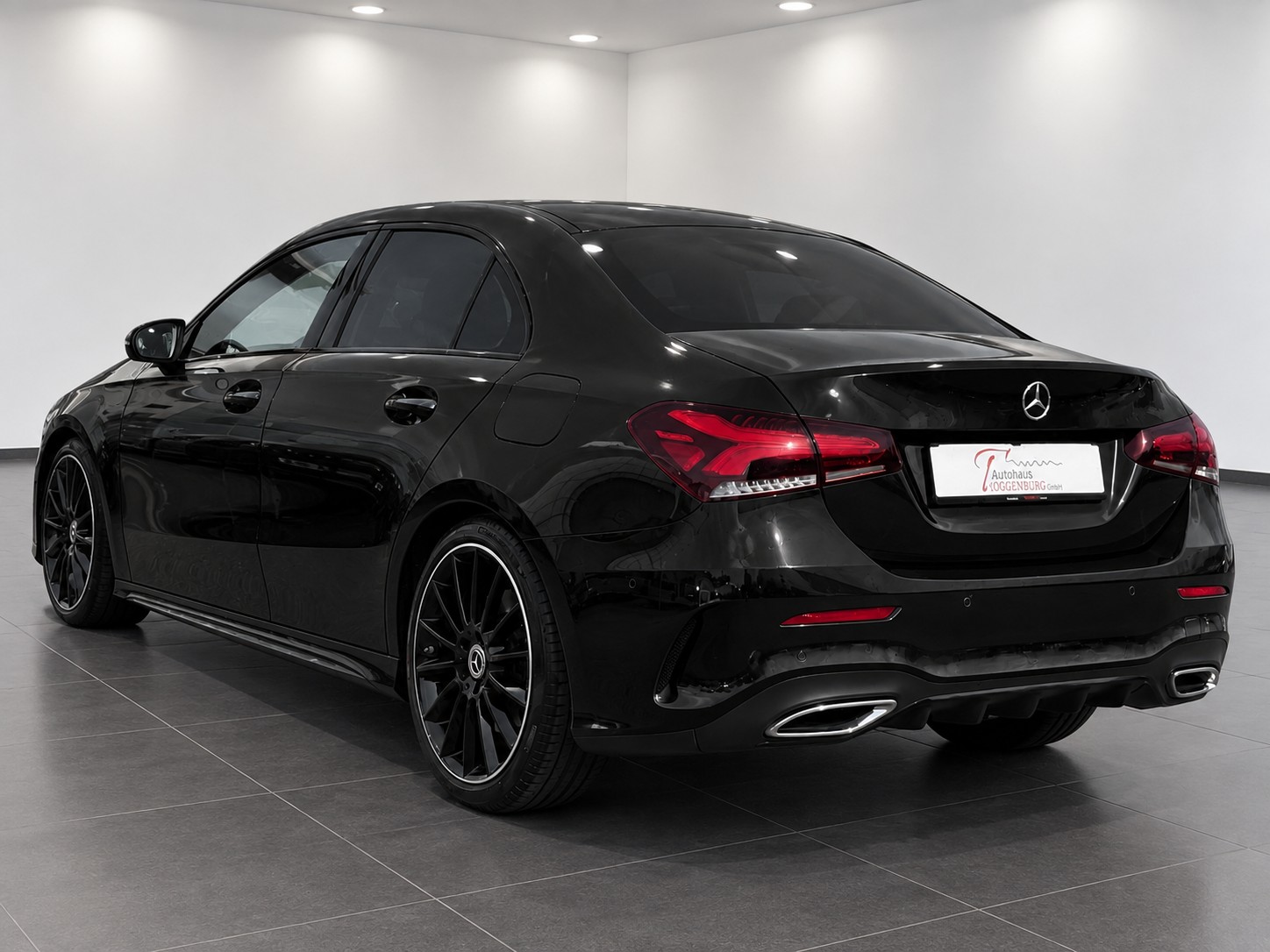MERCEDES-BENZ A 250 4Matic AMG Line Limousine 7G-DCT *Sedan*CH-Fahrzeug*-image-2