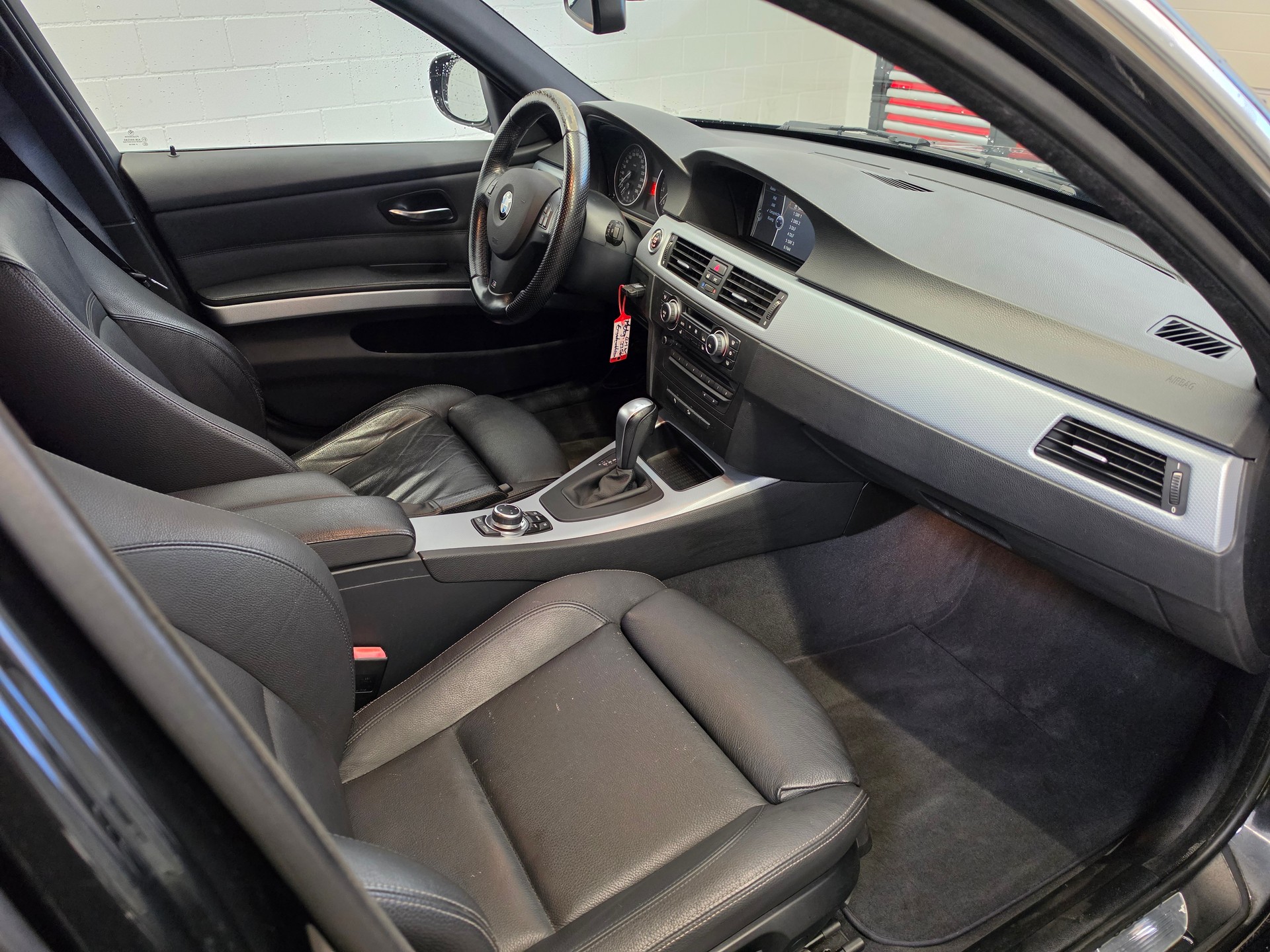 BMW 335i xDrive Touring Steptronic M SPORTPAKET-image-16