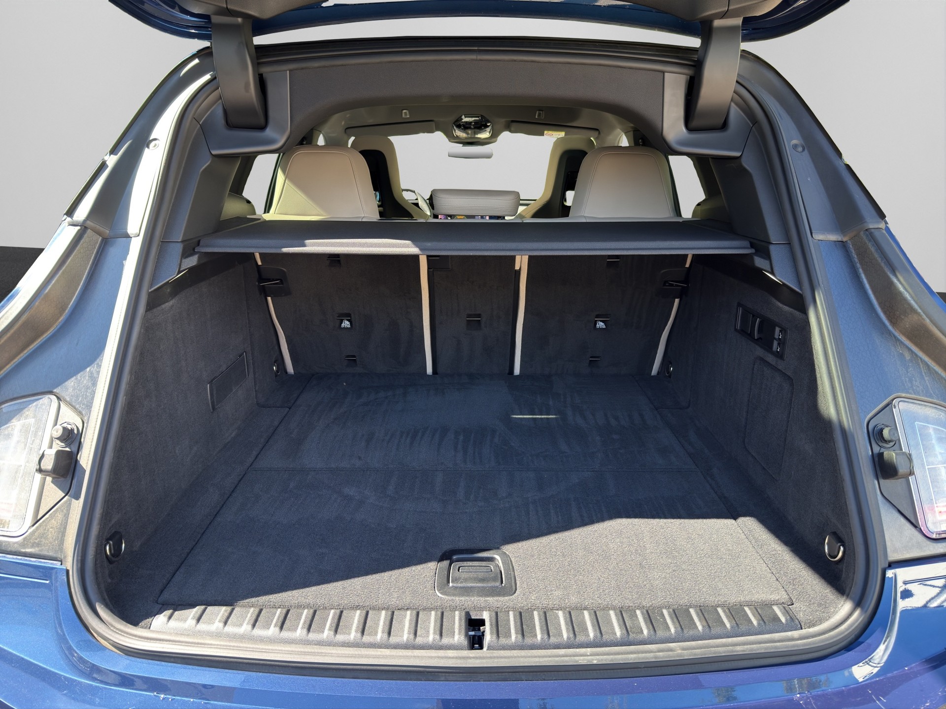 BMW iX xDrive50 Sportpaket-image-17