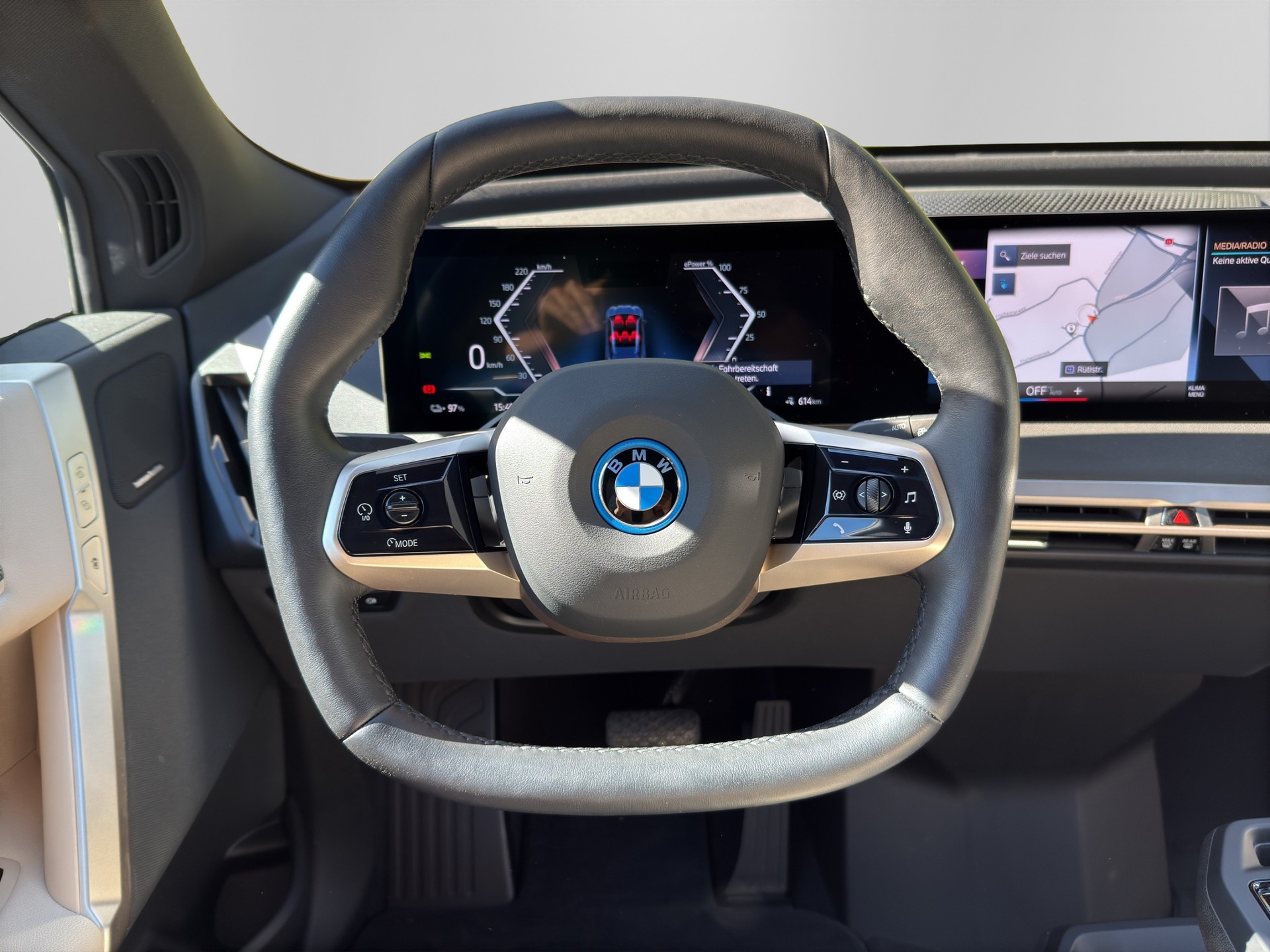 BMW iX xDrive50 Sportpaket-image-11