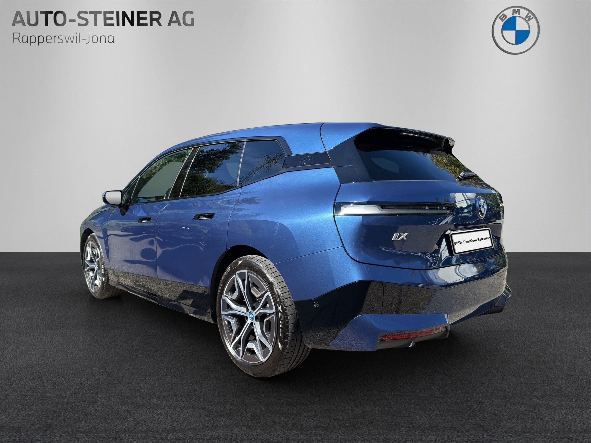 BMW iX xDrive50 Sportpaket-showroom-element-1