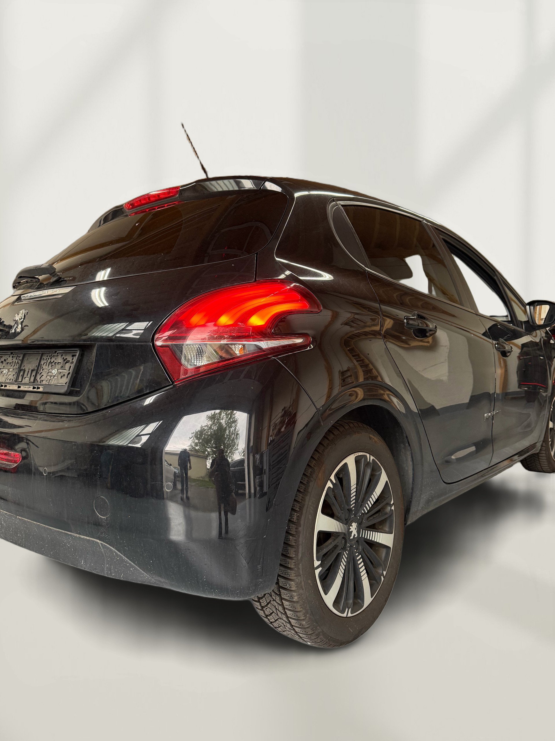 PEUGEOT 208 1.5 BlueHDi Active-image-4