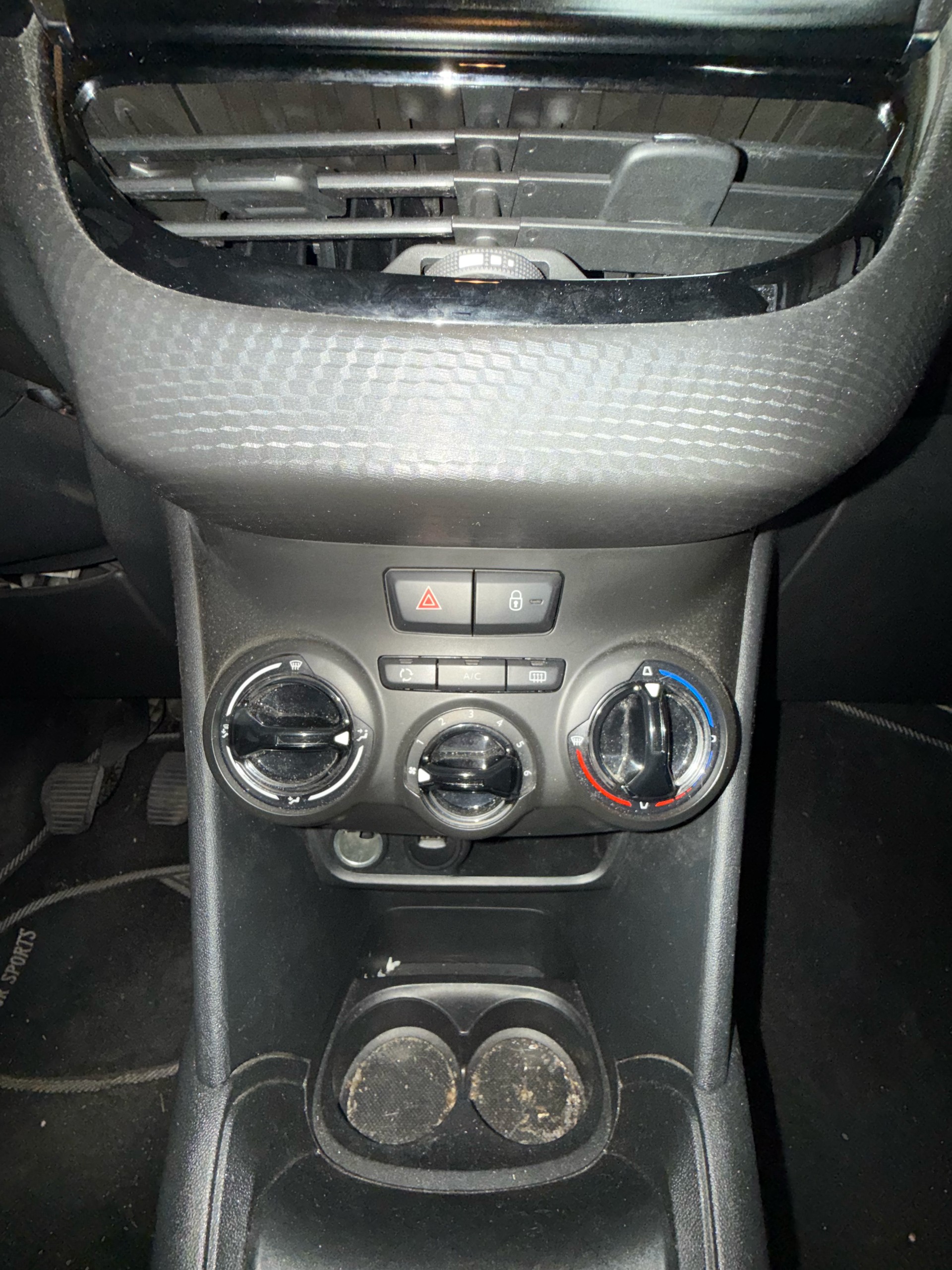 PEUGEOT 208 1.5 BlueHDi Active-image-9