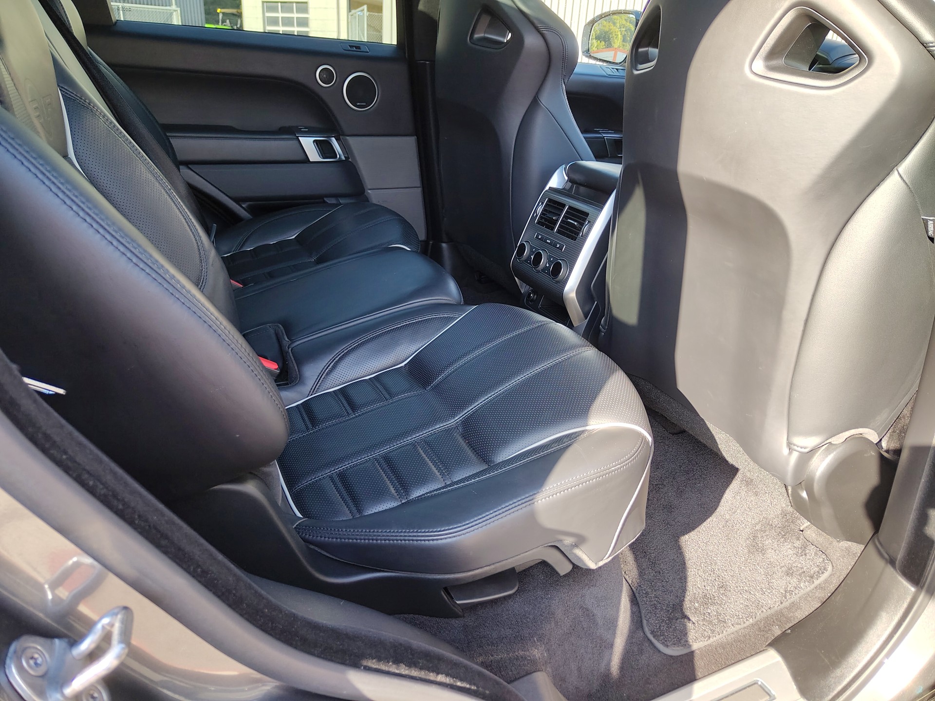 LAND ROVER Range Rover Sport 5.0 V8 SVR-image-9