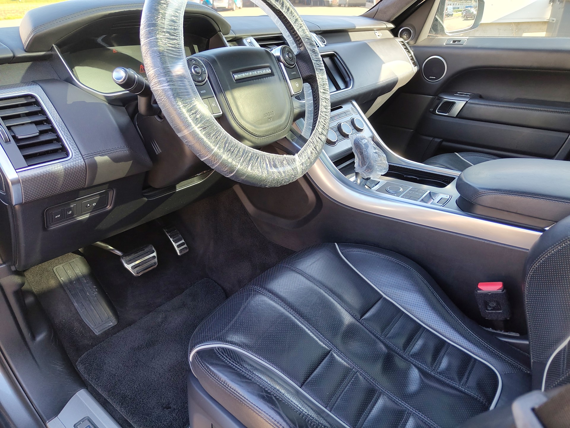 LAND ROVER Range Rover Sport 5.0 V8 SVR-image-4