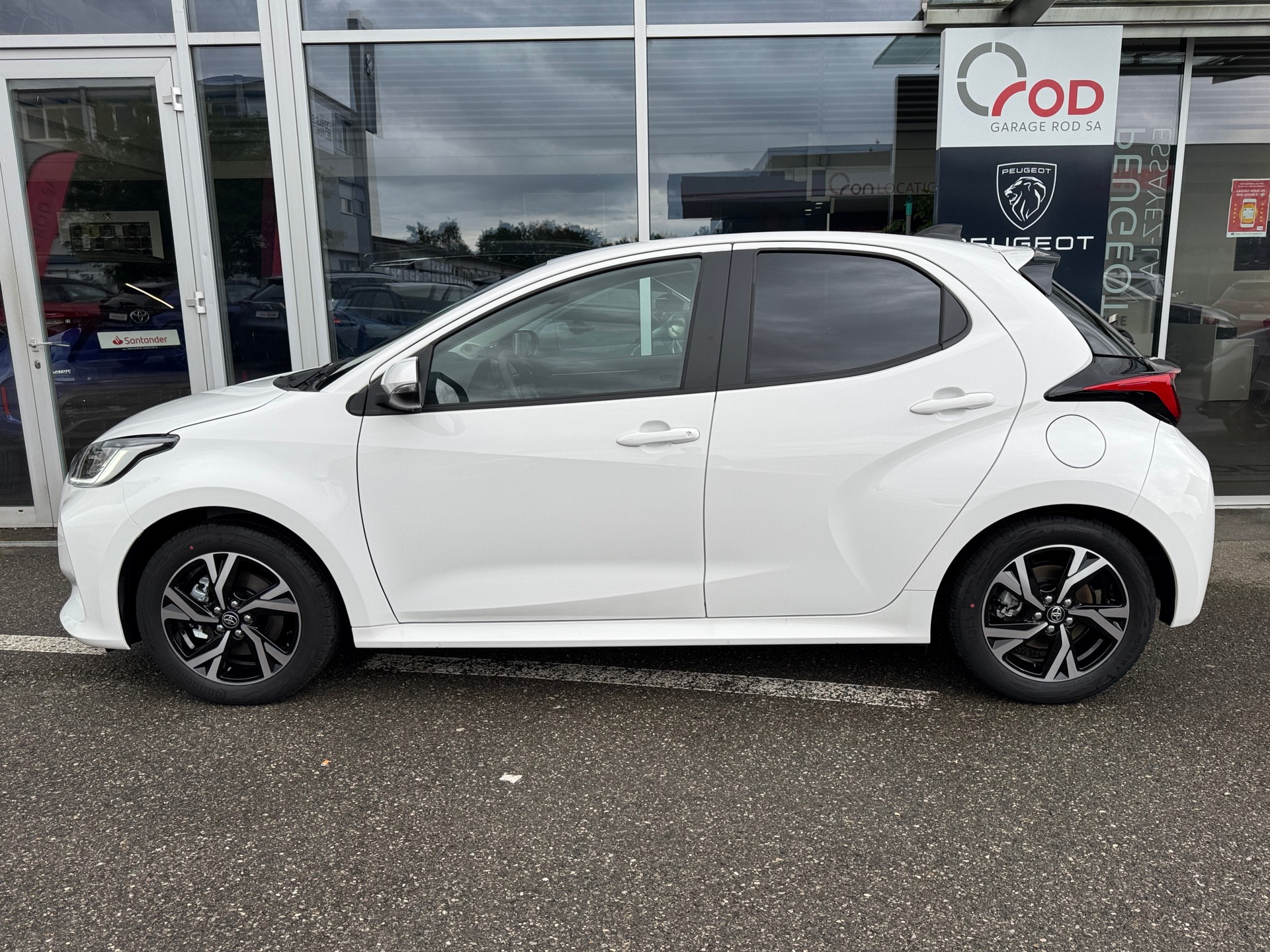 TOYOTA Yaris 1.5 Trend e-CVT-image-3