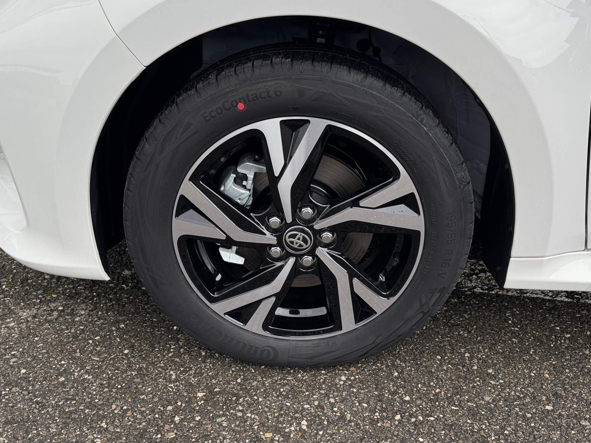 TOYOTA Yaris 1.5 Trend e-CVT-image-4