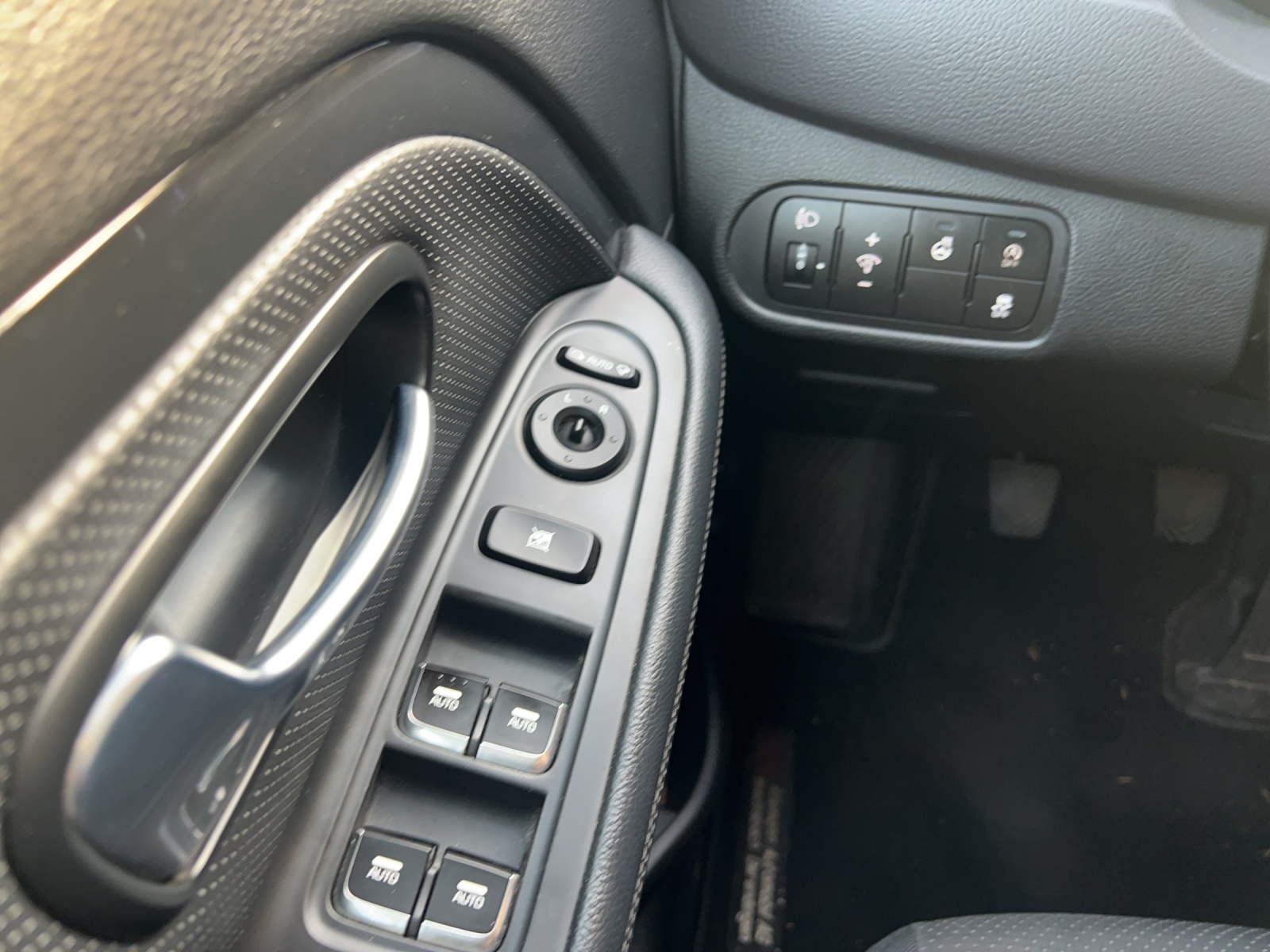 KIA Carens 1.7 CRDi Style-image-10
