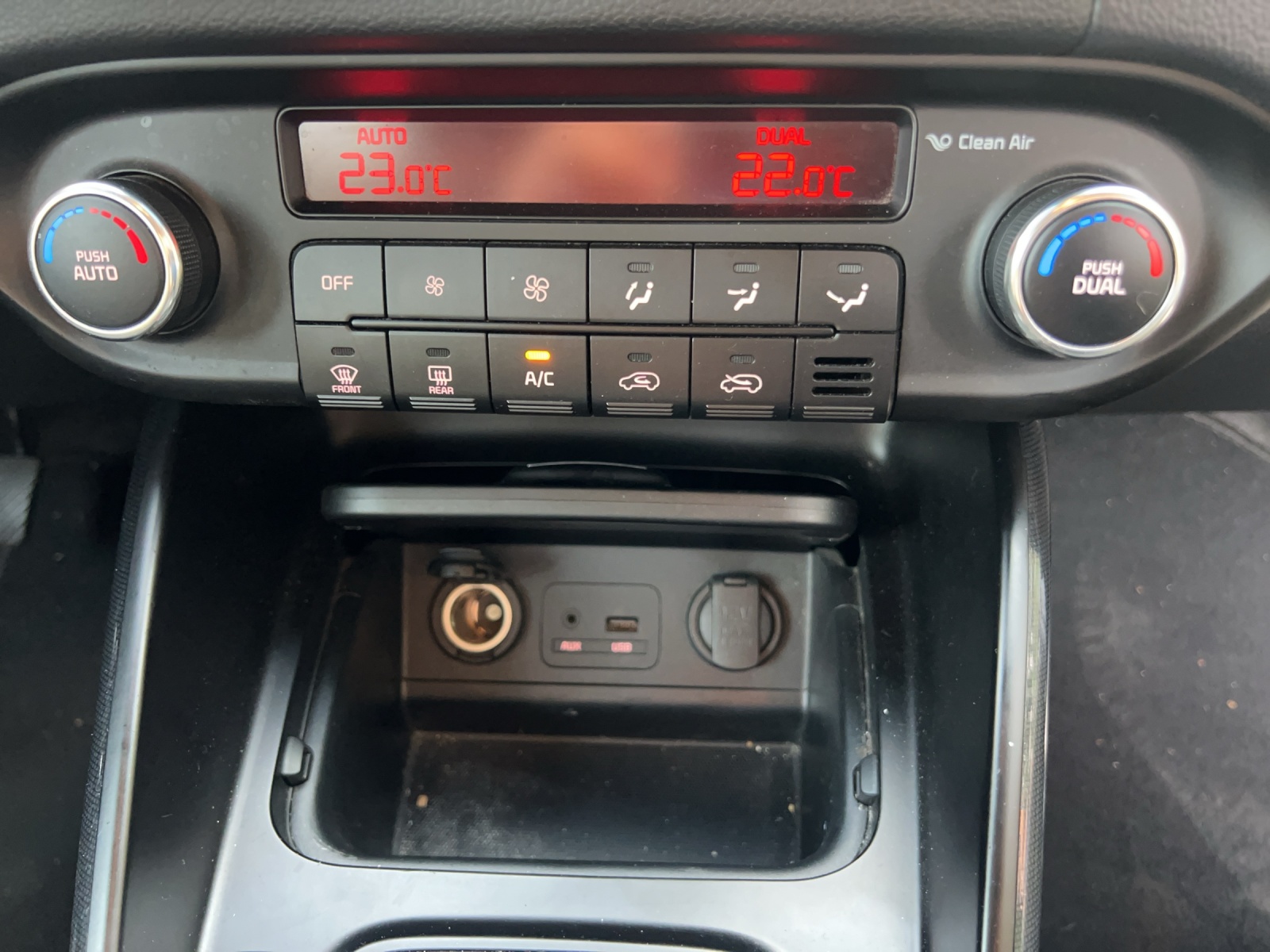 KIA Carens 1.7 CRDi Style-image-8