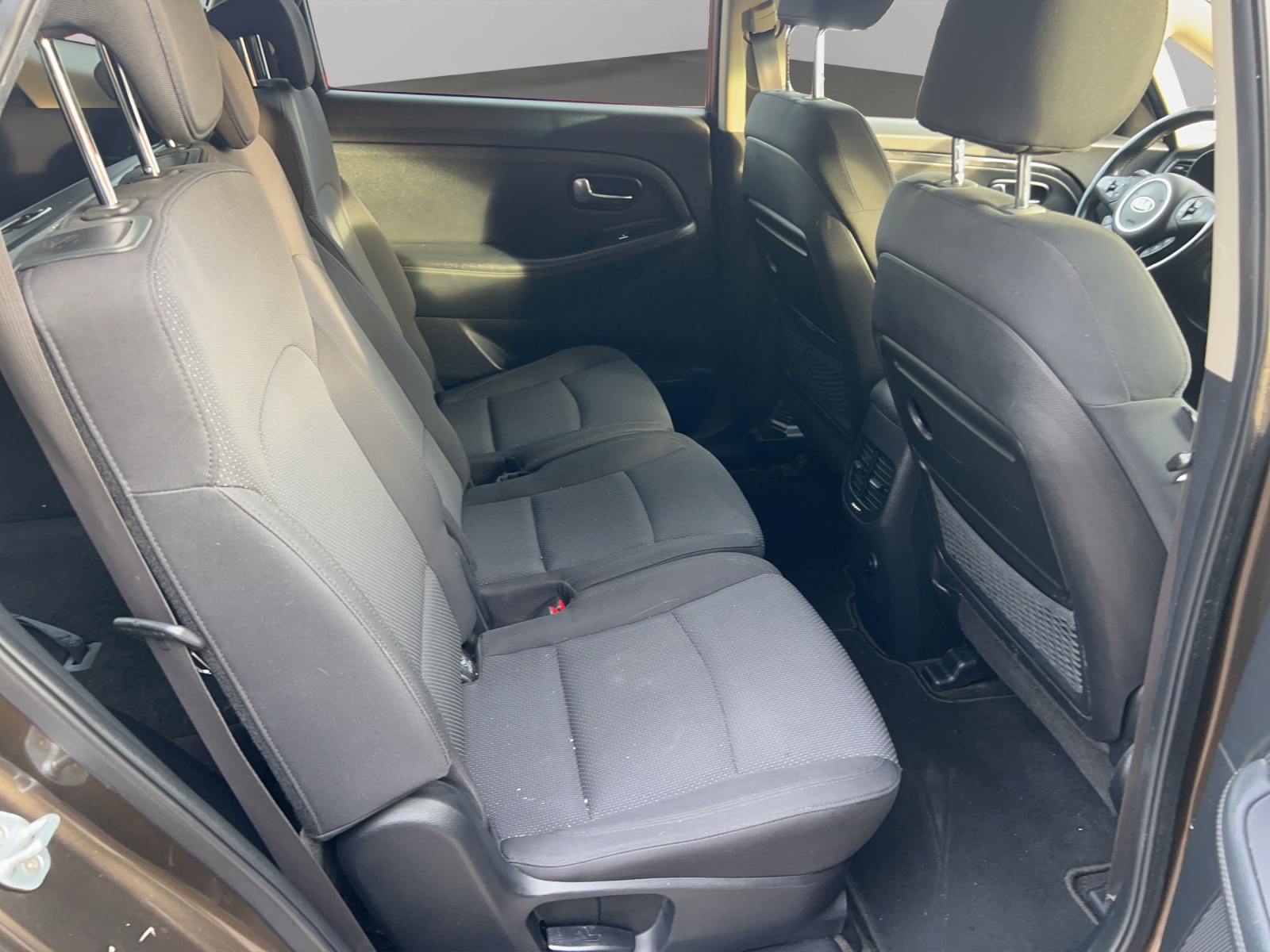 KIA Carens 1.7 CRDi Style-image-18