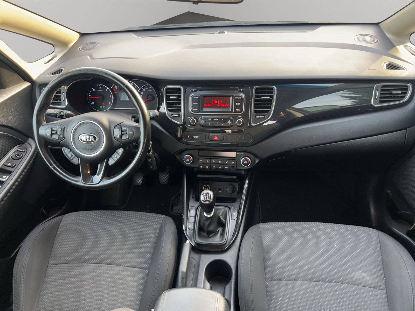KIA Carens 1.7 CRDi Style-image-19
